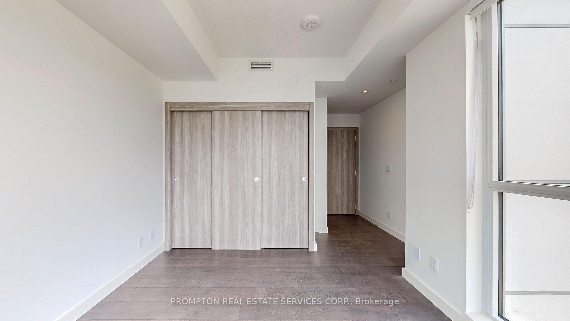 27 McMahon Drive Unit 2708 photo 21