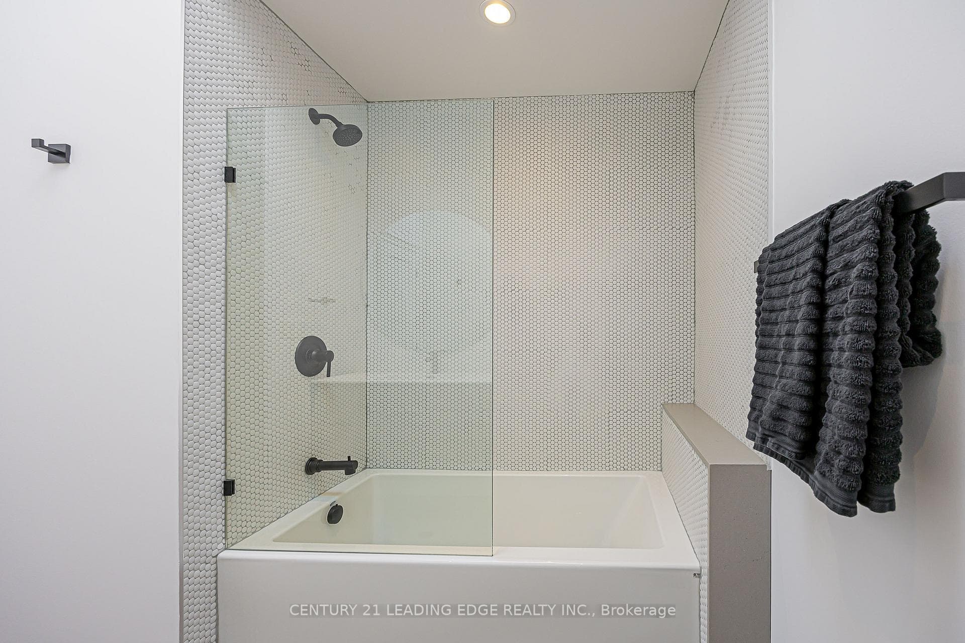 522 Woburn Avenue photo 31