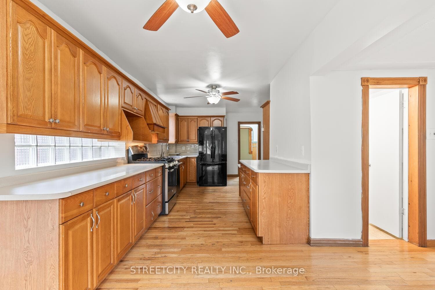 1235 King Street photo 14