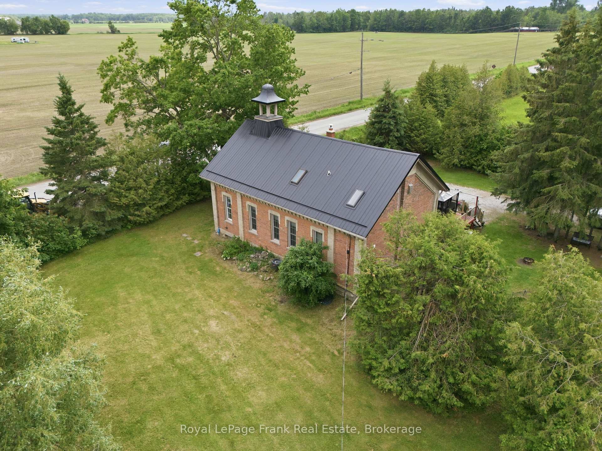 1229 The Glen Road photo 5