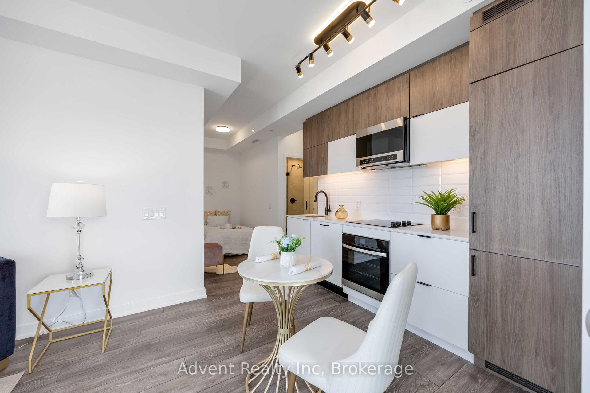 8888 YONGE Street Unit 412 photo 5