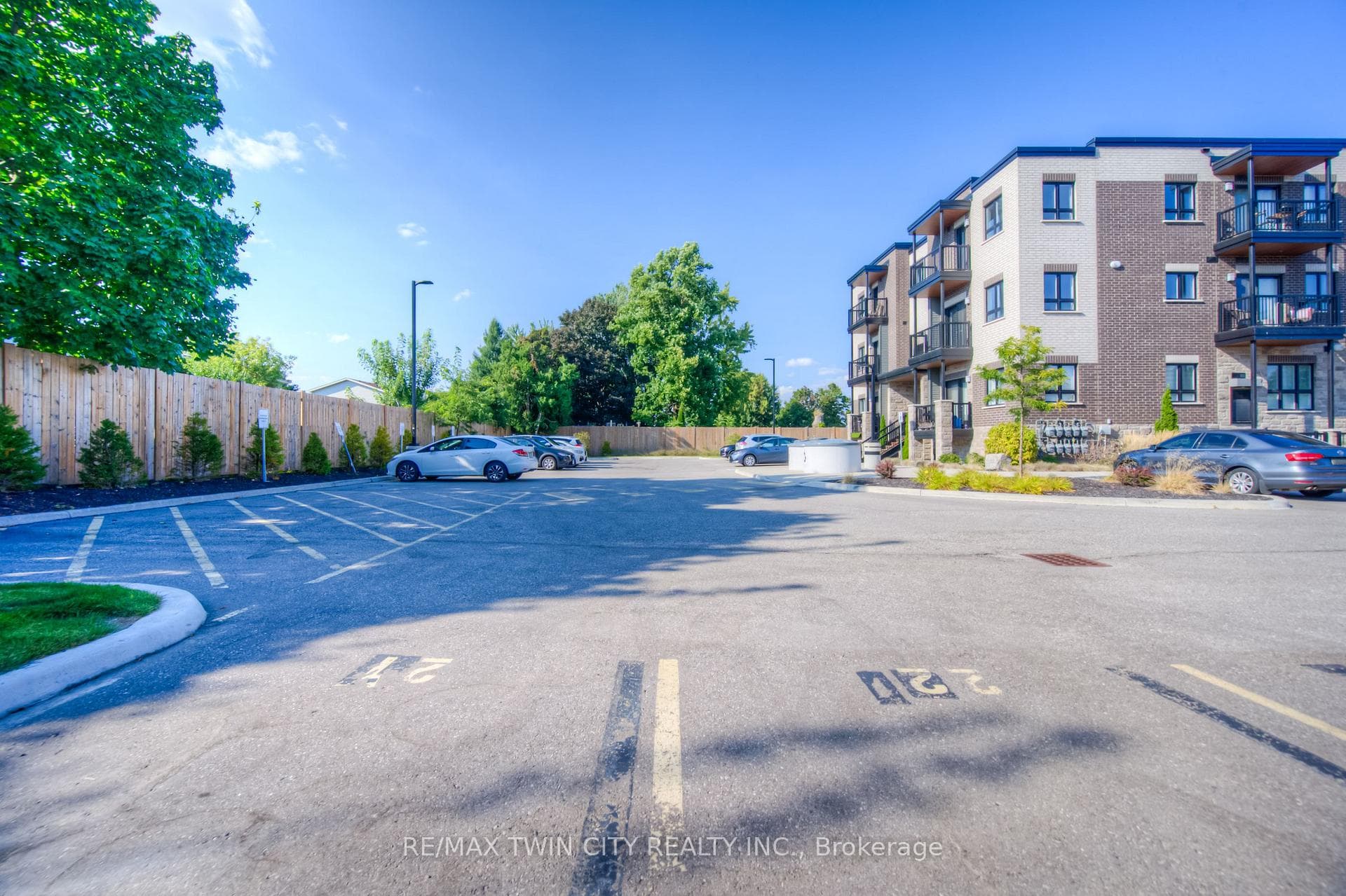 408 Guelph Avenue Unit 6 photo 26