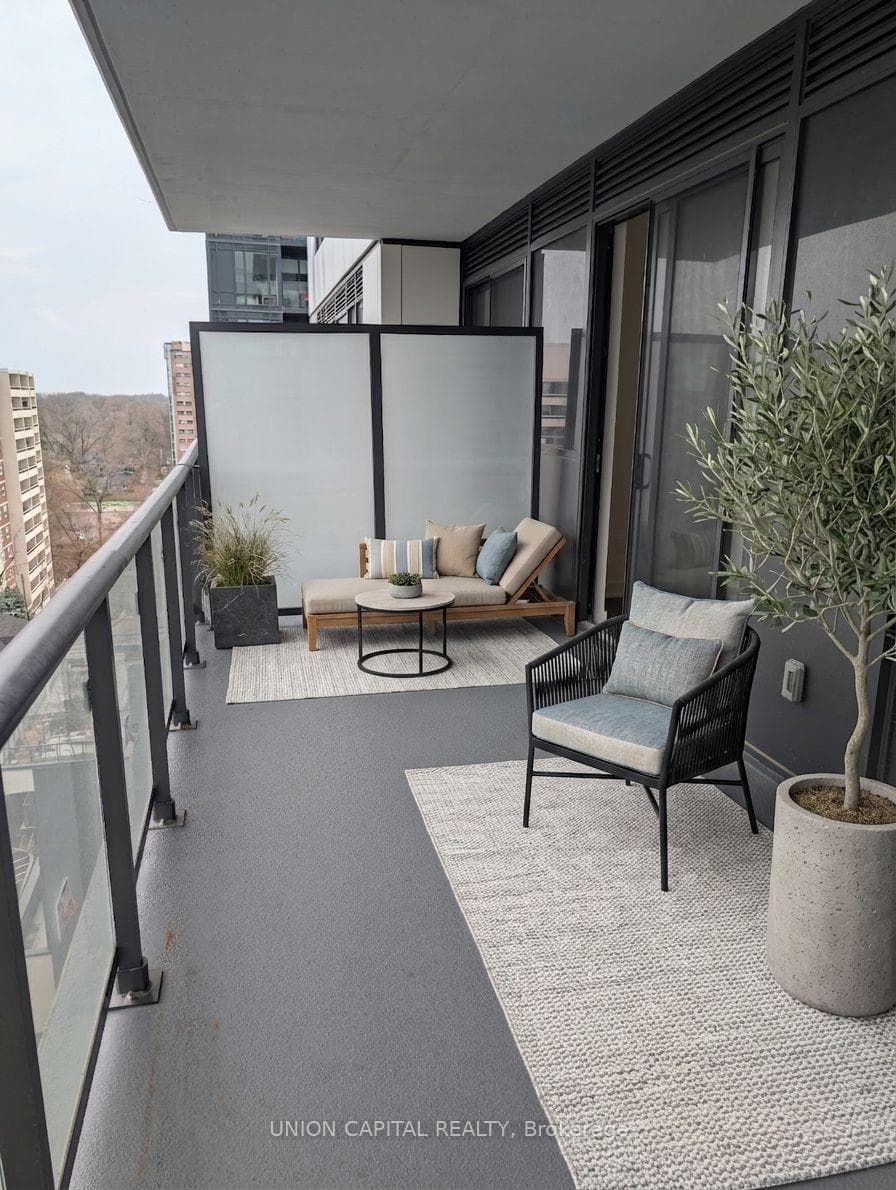 2075 Lakeshore Road Unit 801 photo 4