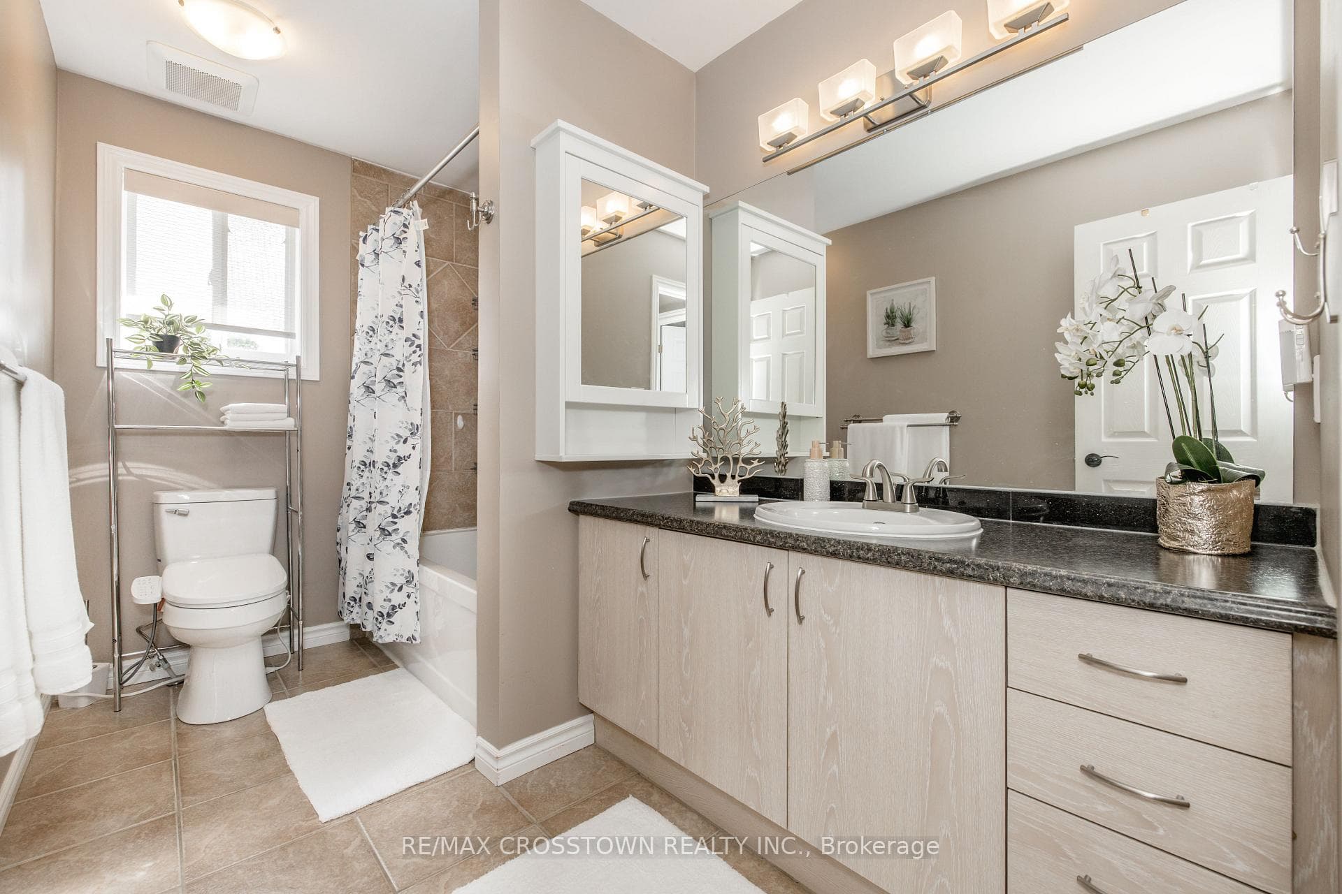11 Revelstoke Court photo 21