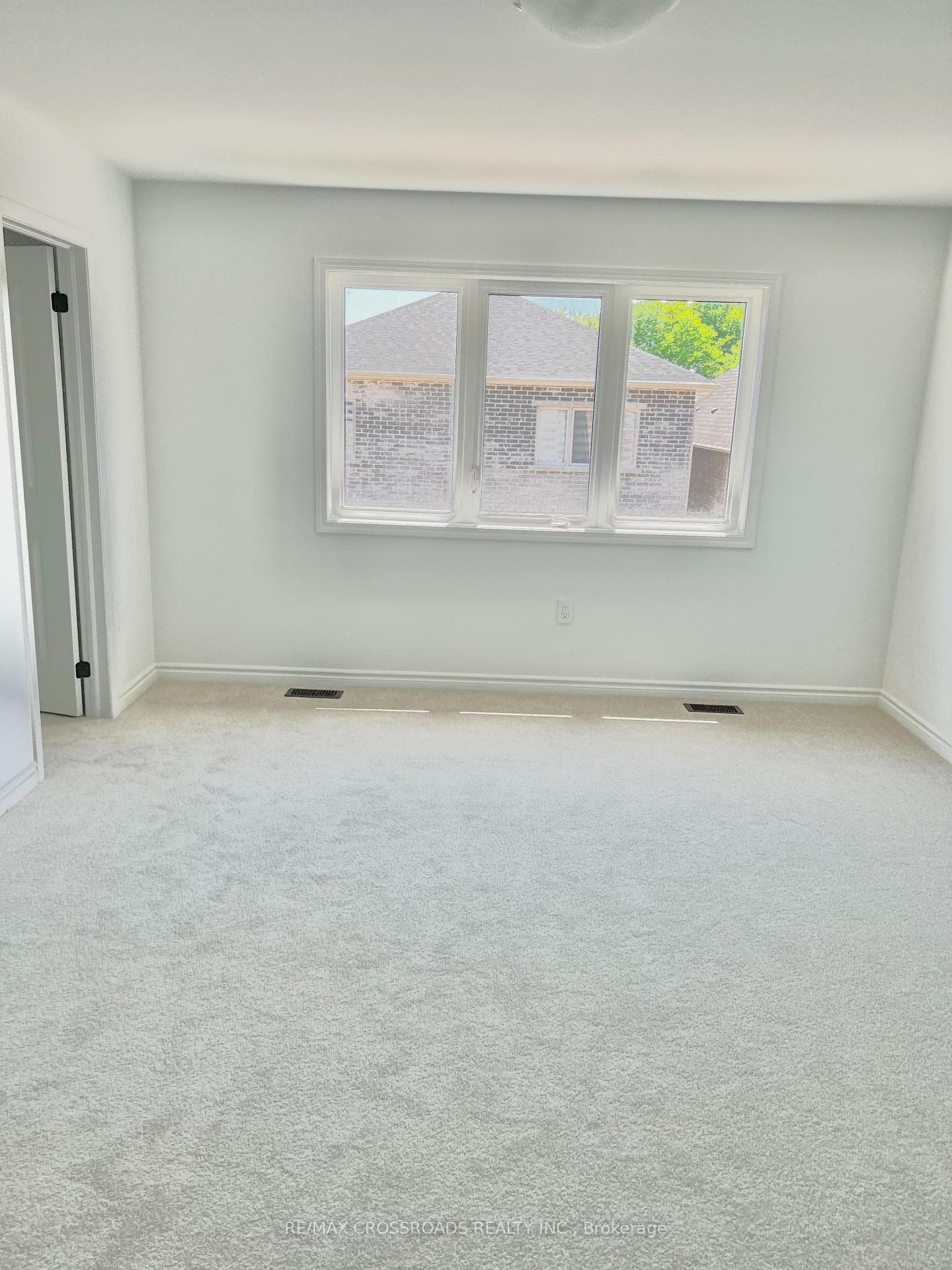 1421 Mockingbird Square photo 23
