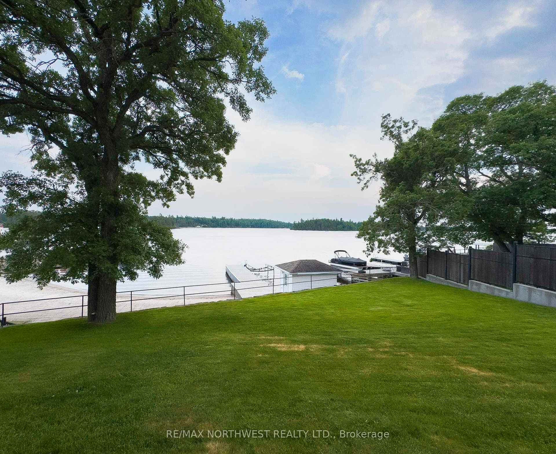 110 Lakeside Crescent photo 41