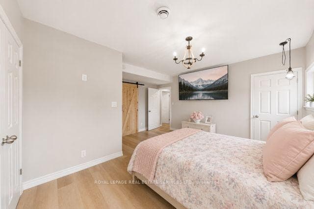 93 Ronald Avenue photo 12