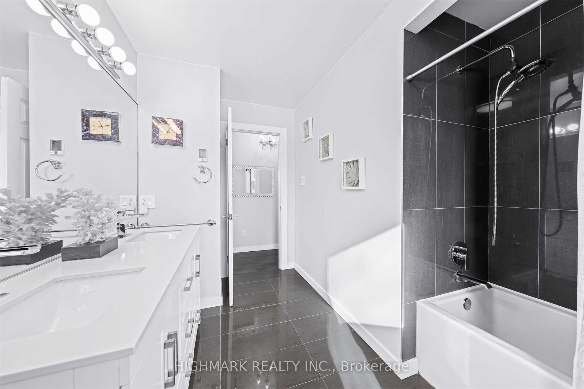 2747 7th Line photo 26