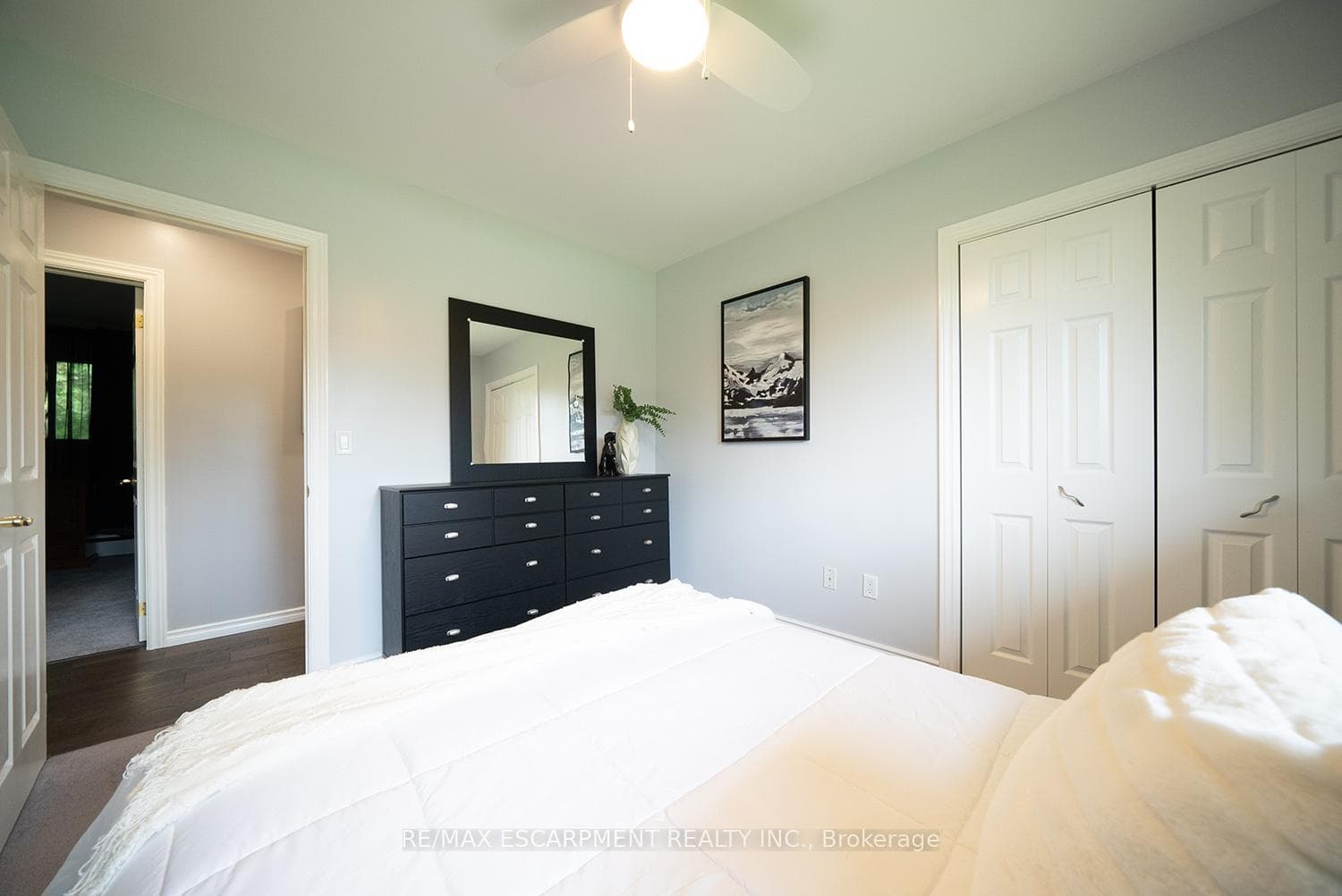 445 Powerline Road photo 21