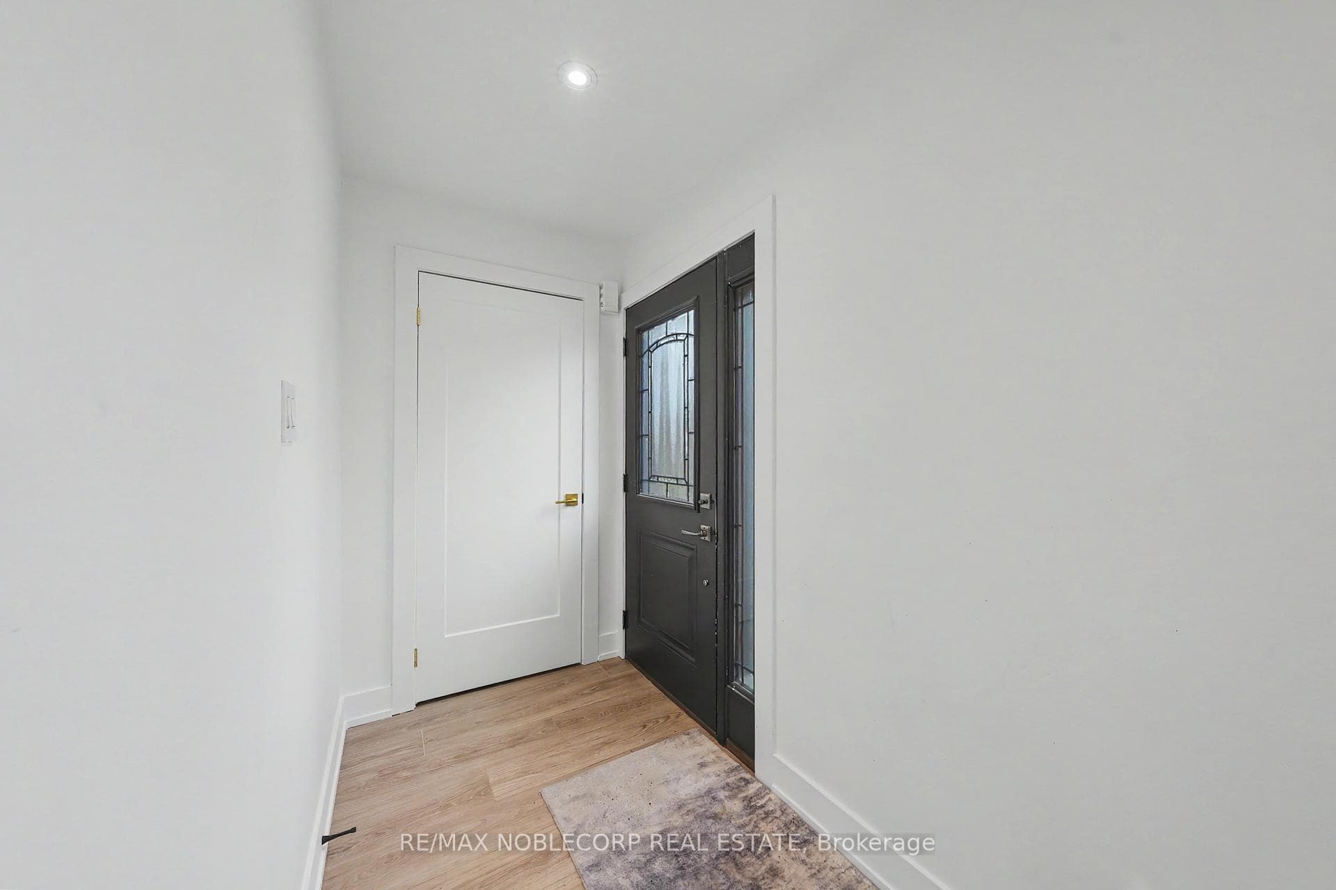24 Maple Avenue photo 10