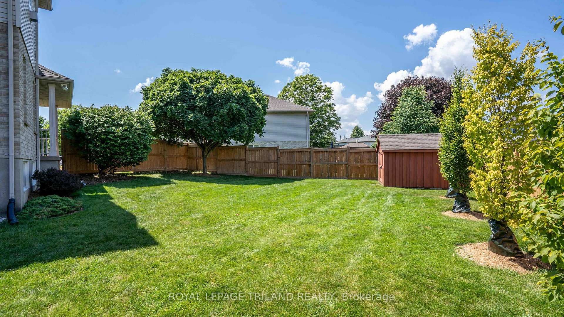 17 WINDEMERE Place photo 38