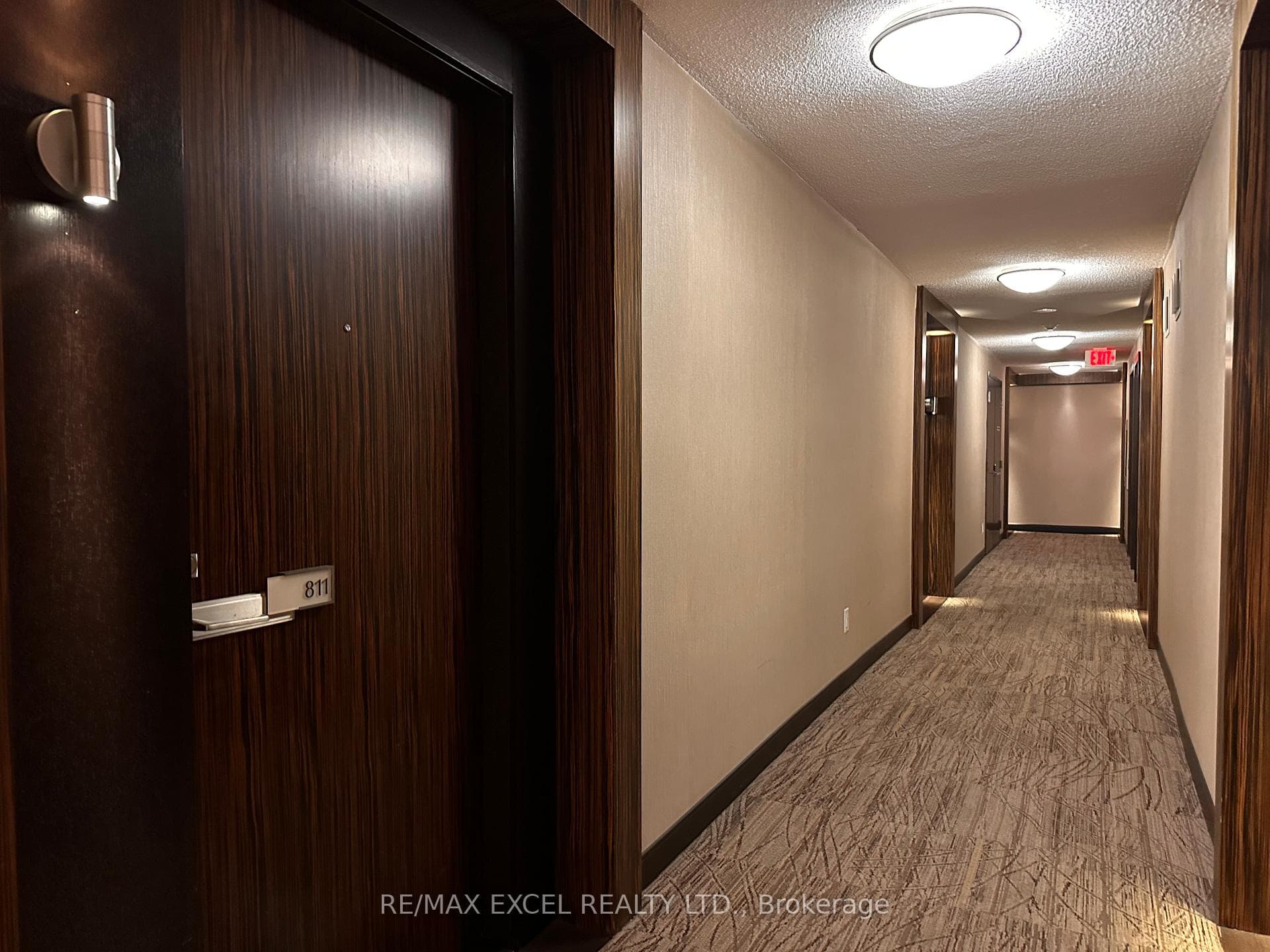 273 South Park Road Unit 811 photo 4