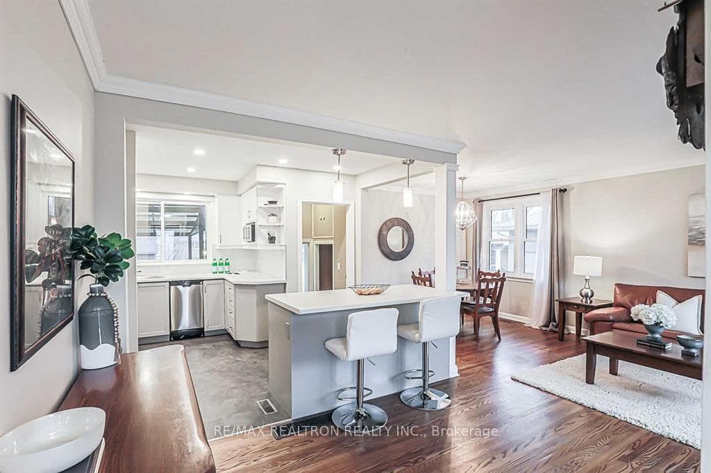 917 Henry Street photo 4
