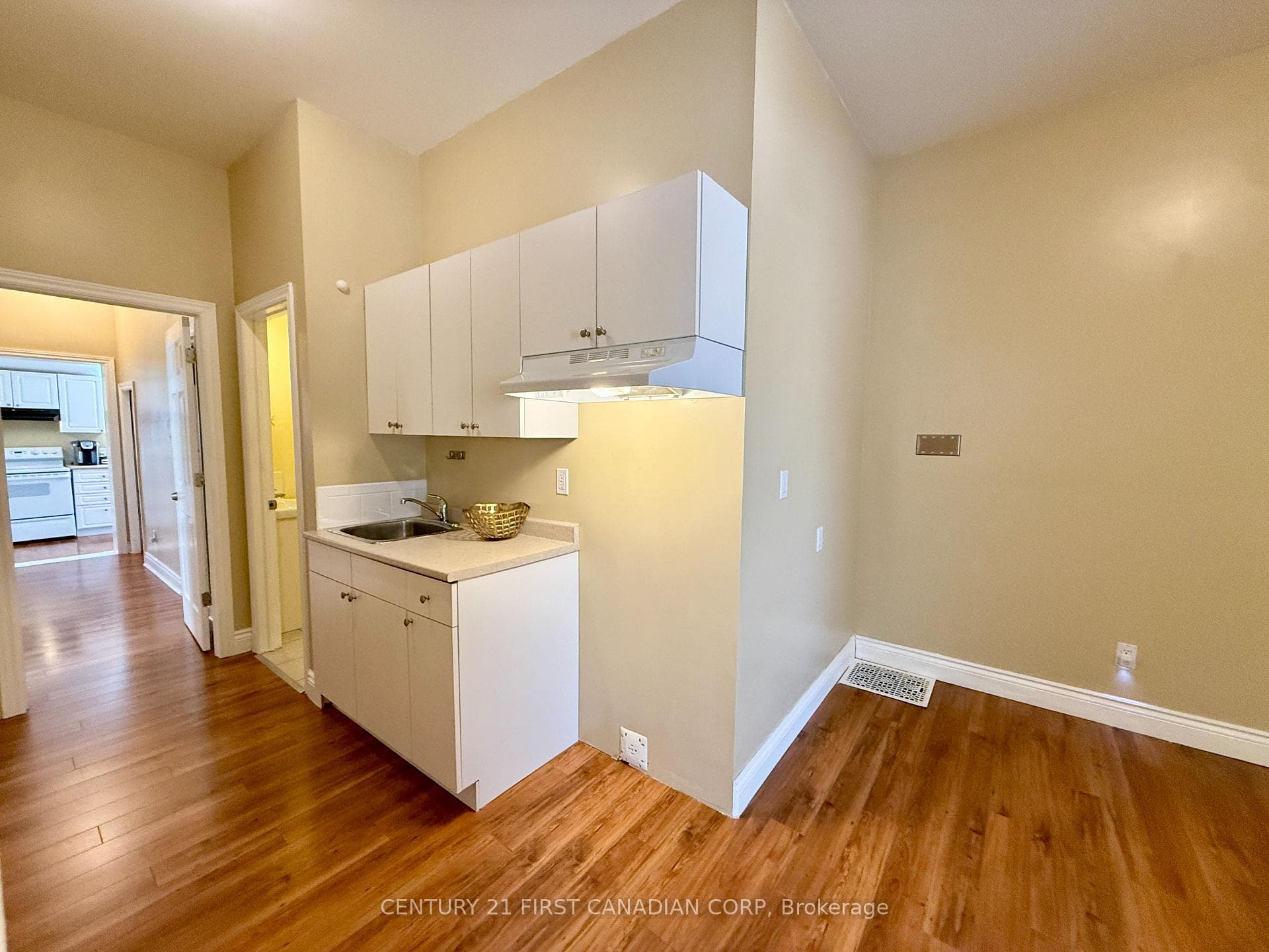 236 Raymond Avenue photo 23