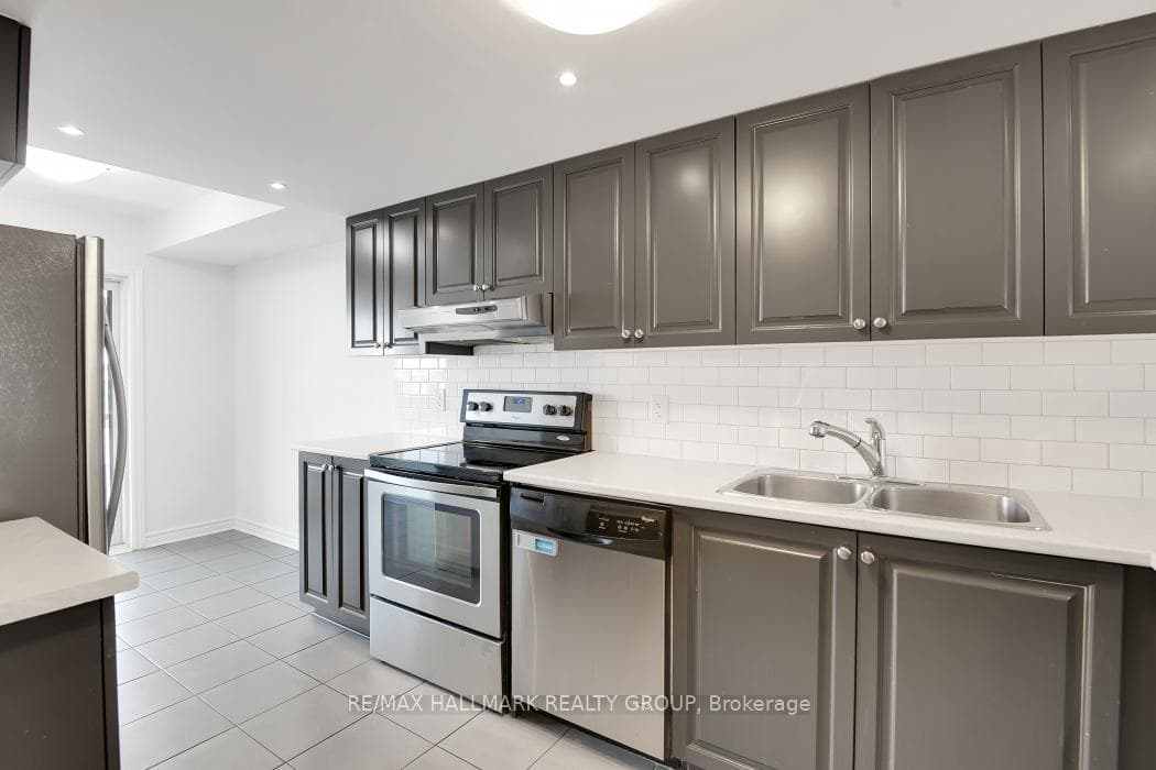 110 Bluestone Street photo 17