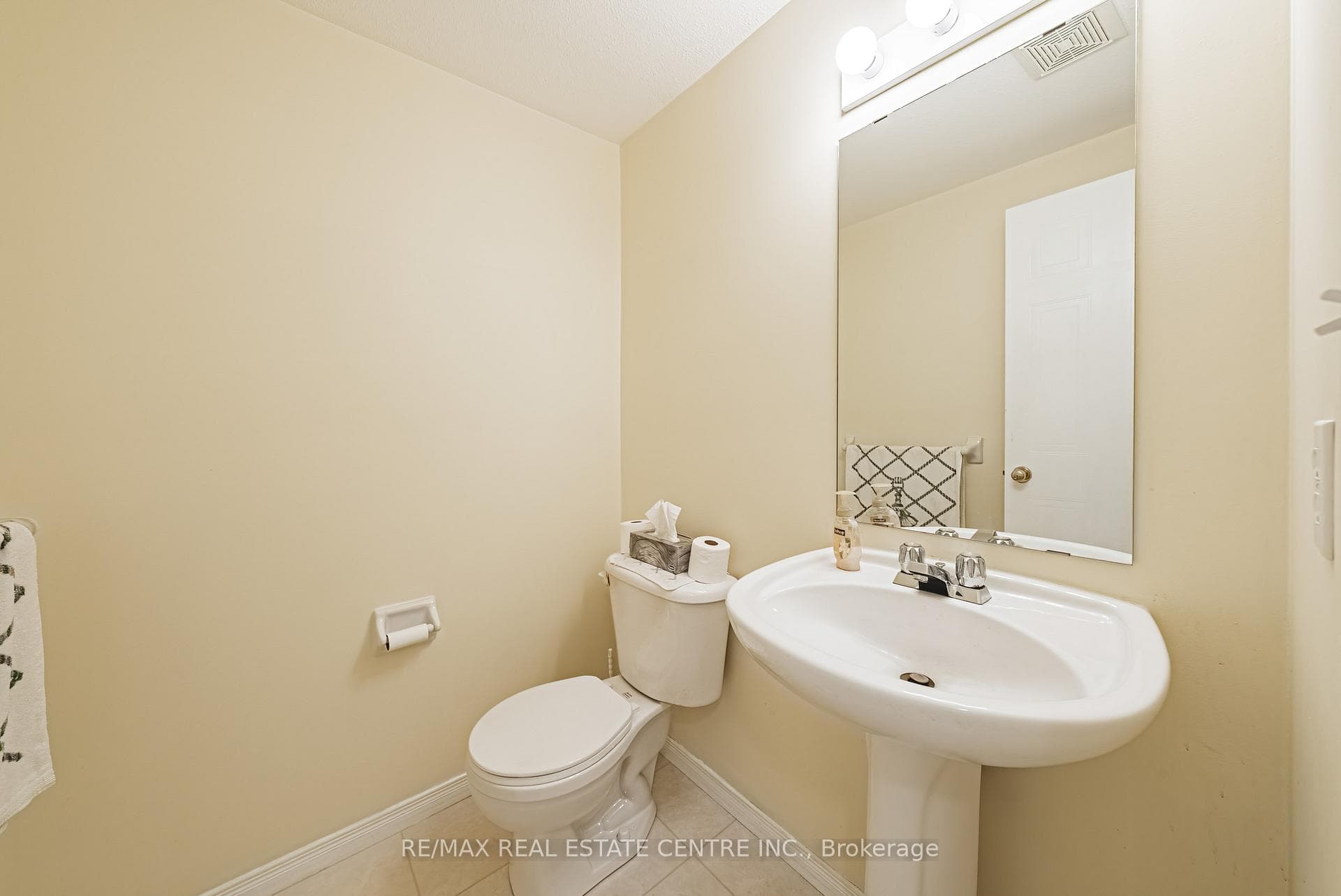 65 Foxglove Crescent photo 12