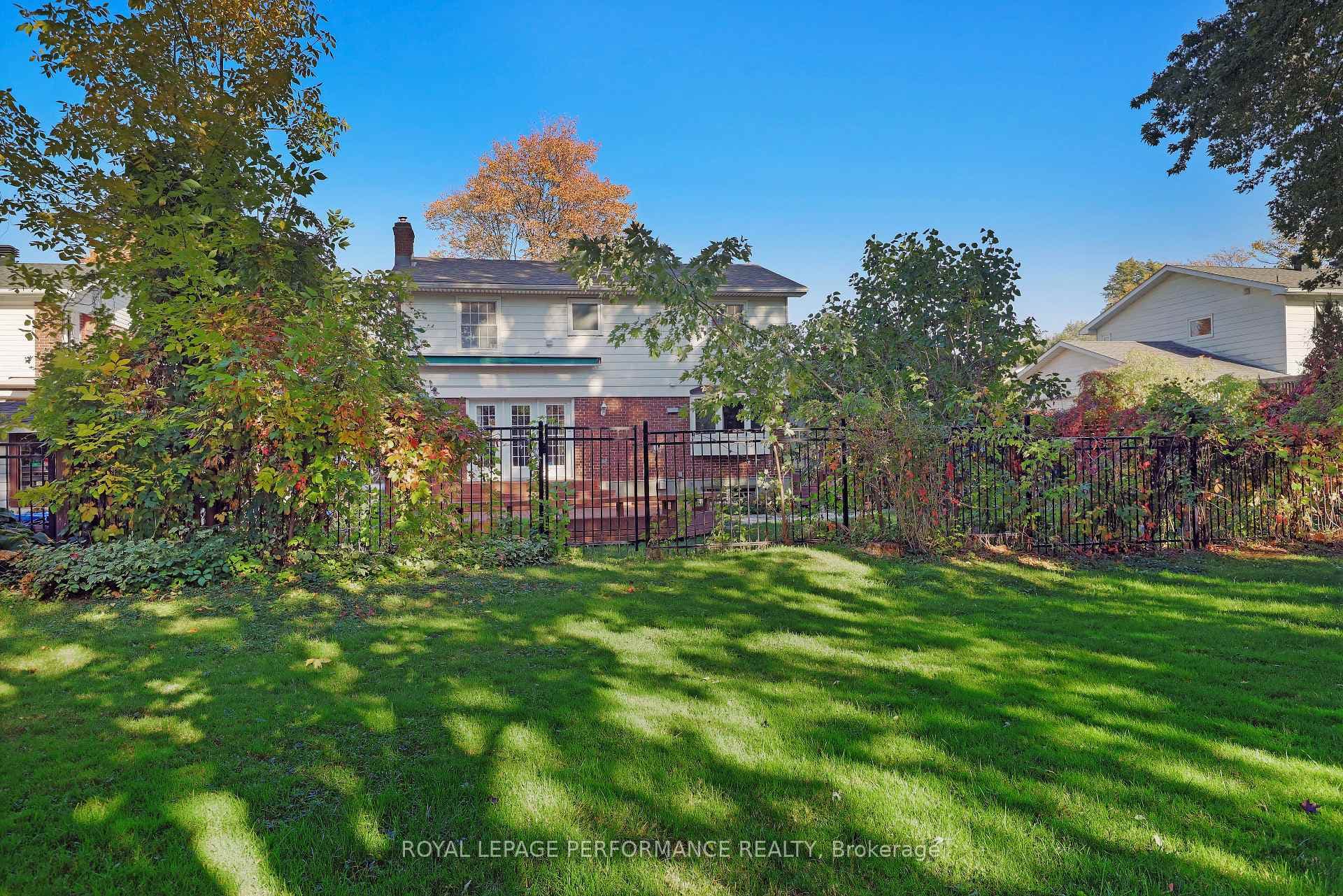 82 Queensline Drive photo 13