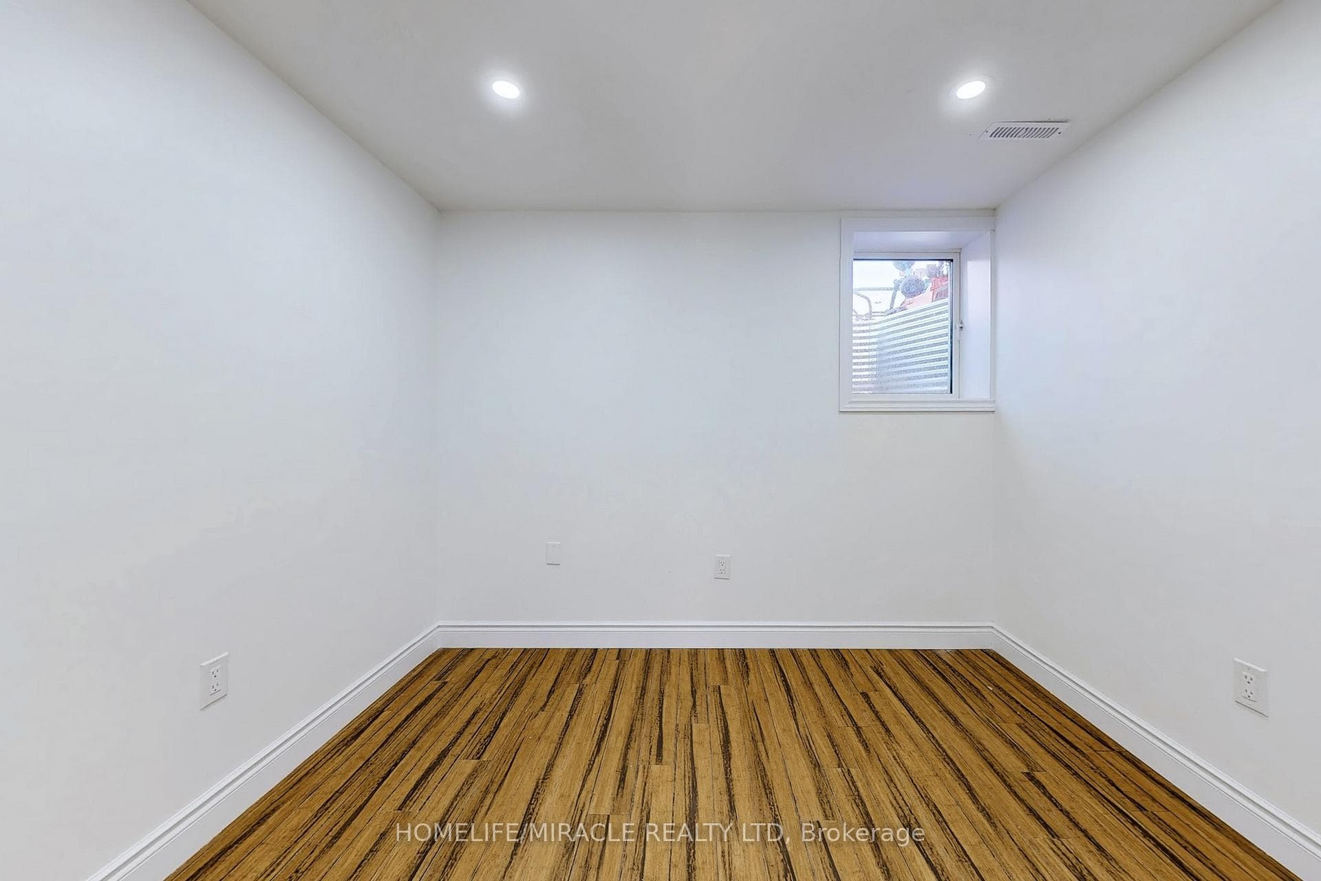 625 Symons Cross N/A Unit Bsmnt photo 23
