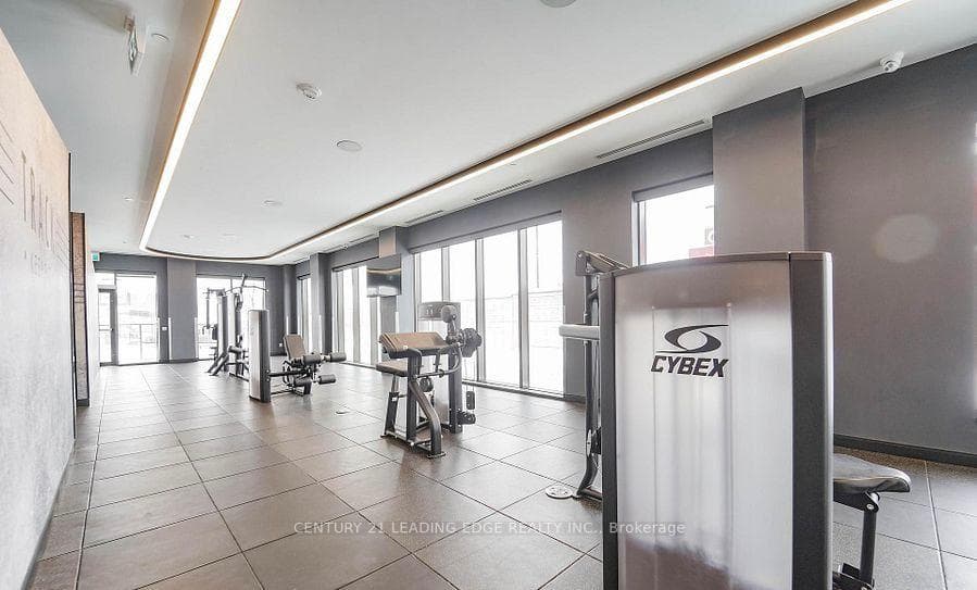 2550 Simcoe Street Unit 914 photo 3