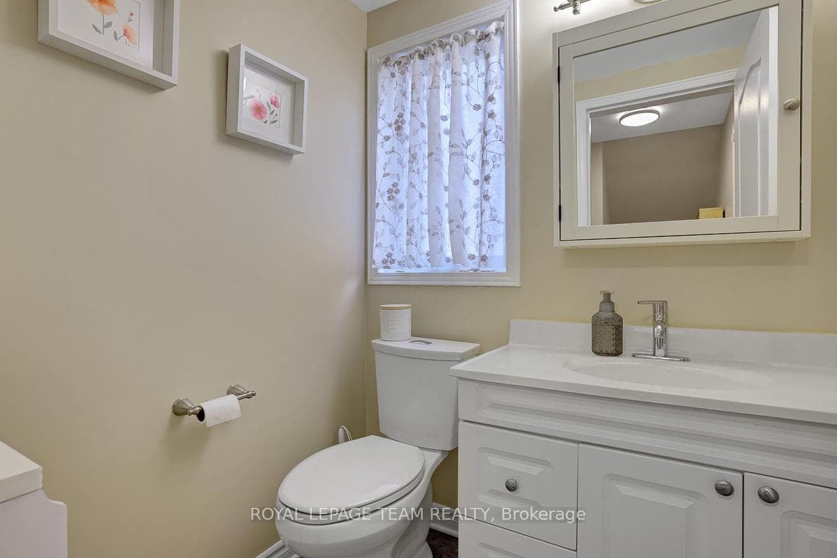 704 Maley Street photo 32