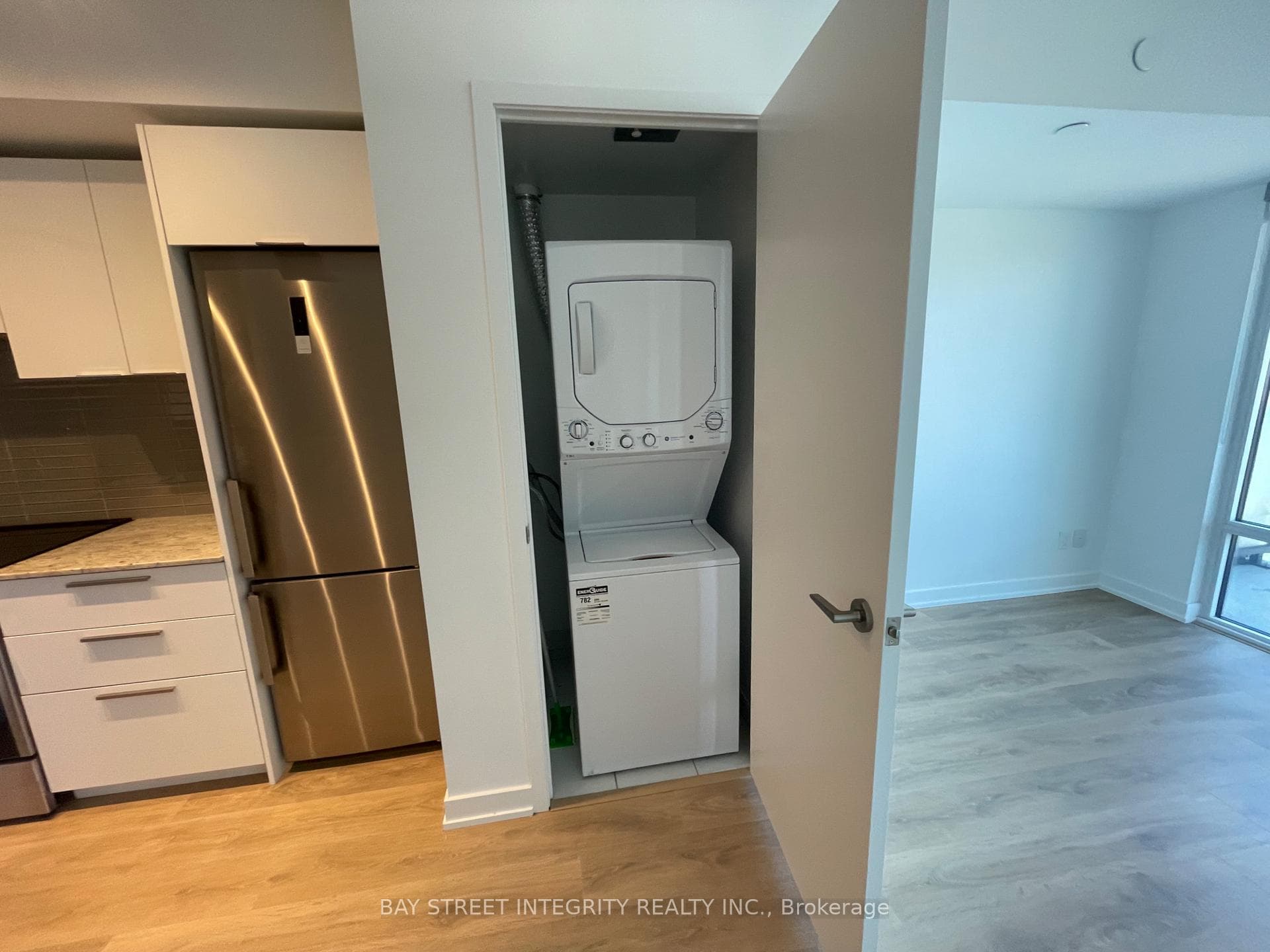 501 Yonge Street Unit 2401 photo 18