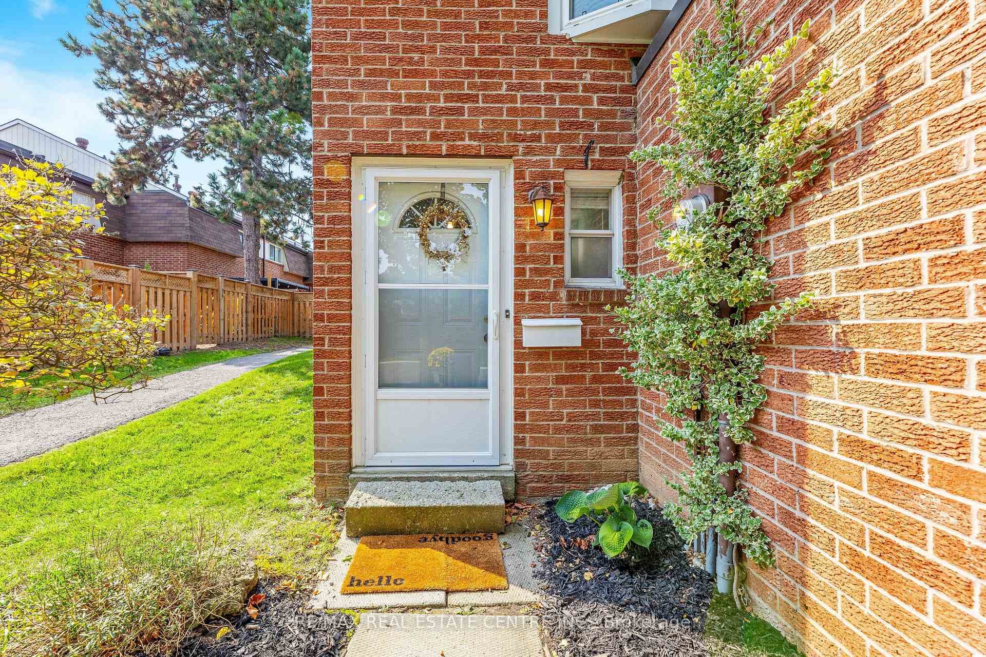 235 Bronte Street Unit 31 photo 4
