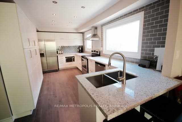 61 Lyndale Crescent photo 5