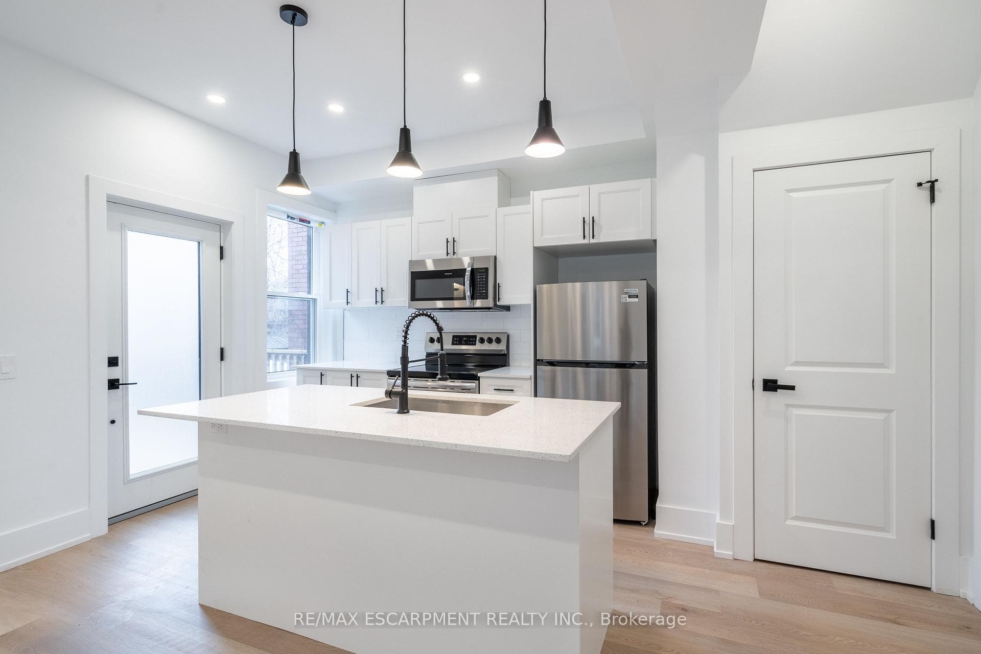 204 Balsam Avenue photo 8