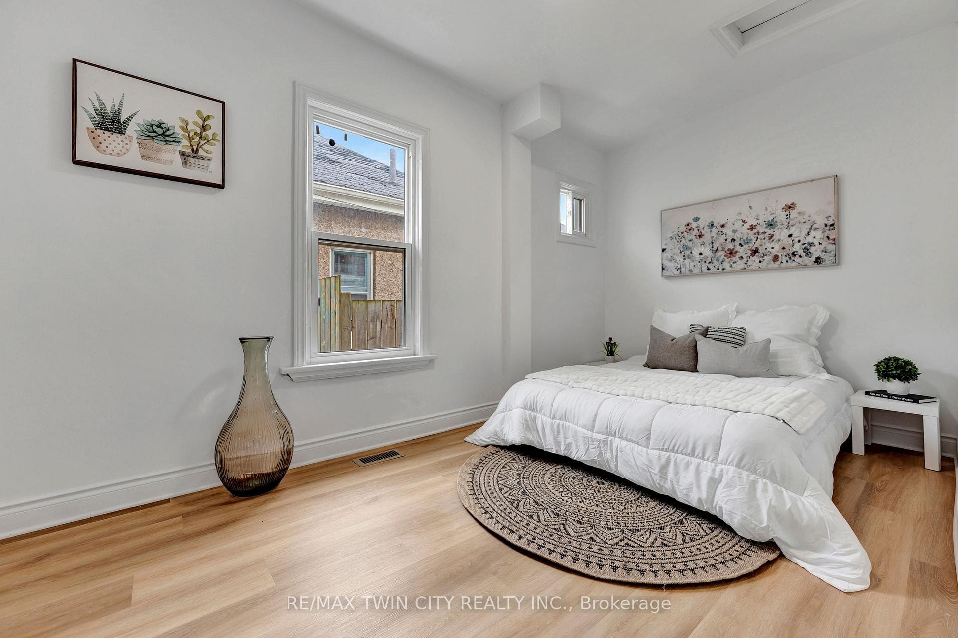 321 Sheridan Street photo 23