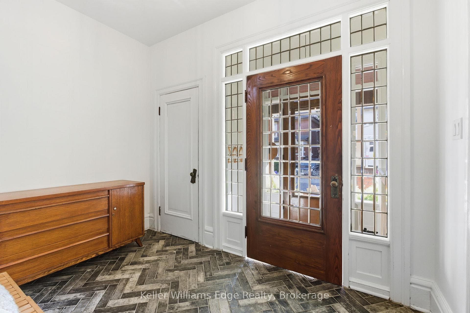 102 Spadina Avenue photo 4