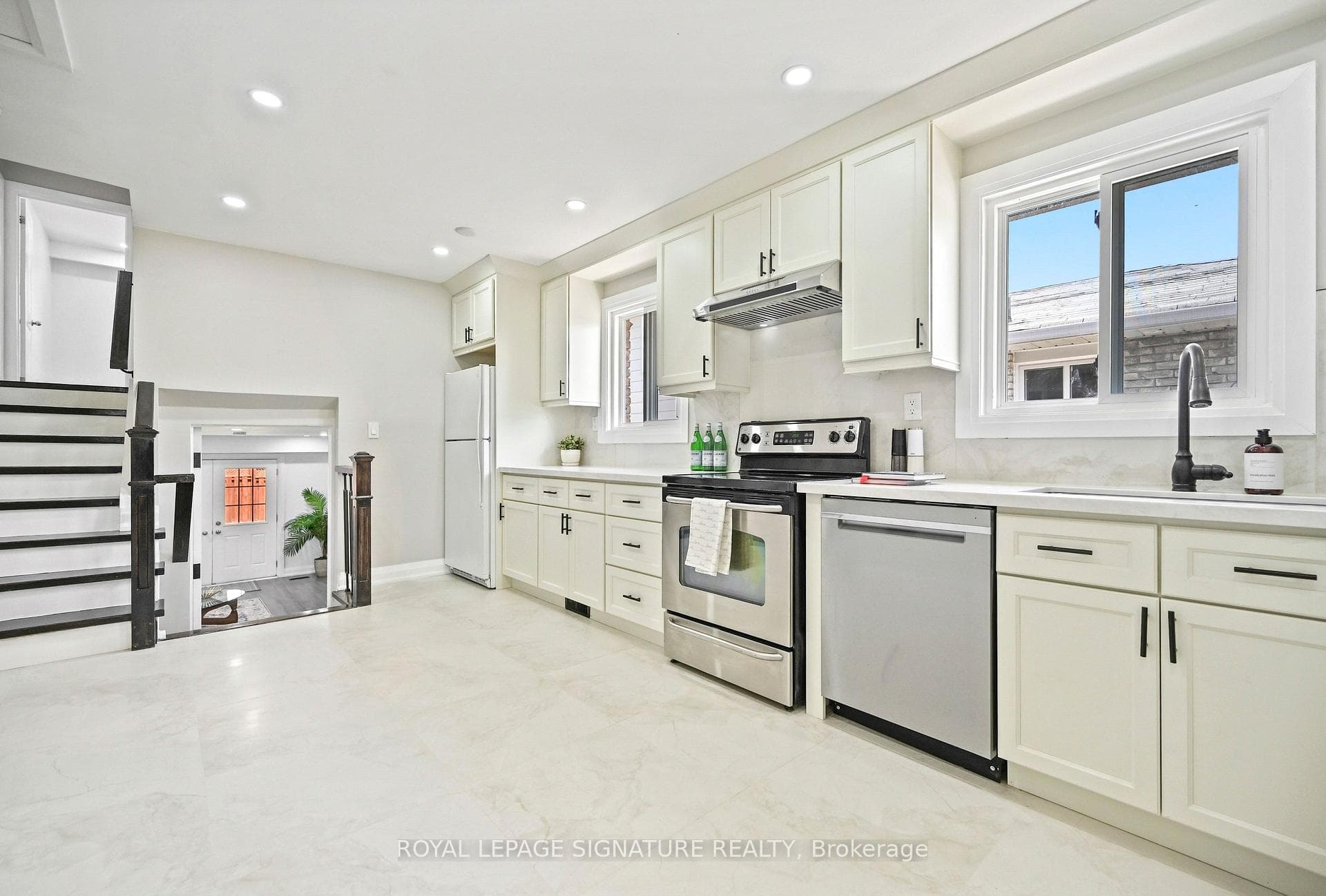 23 Abell Drive photo 3