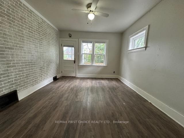 102 Machar Avenue photo 4
