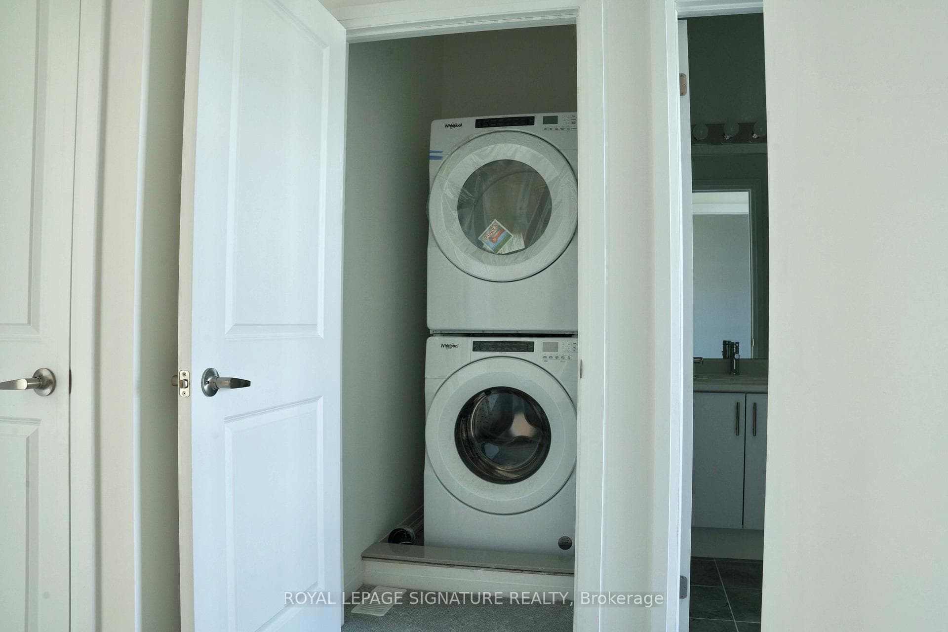 150 Glendale Avenue Unit 44 photo 17