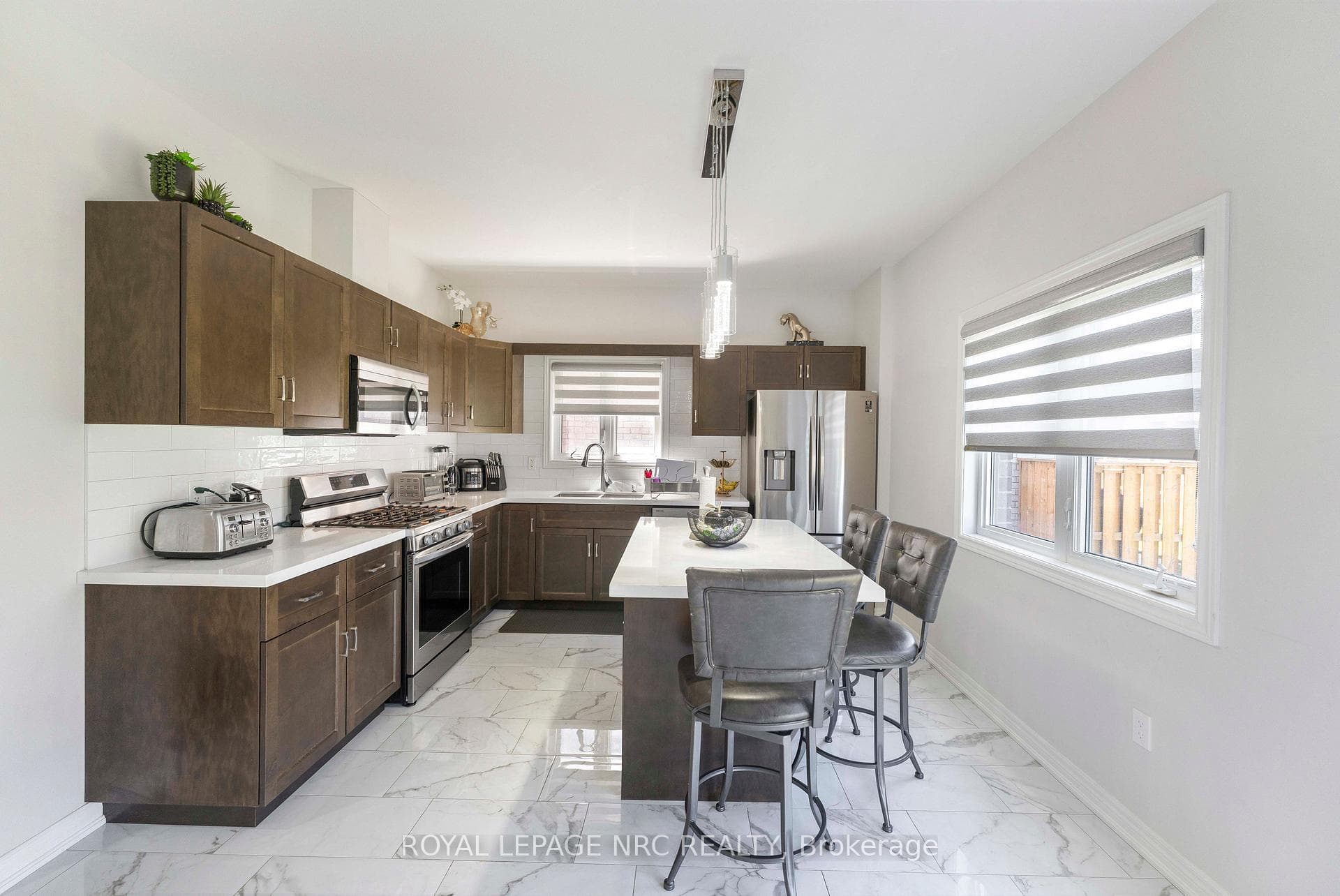 12 Swan Avenue photo 12