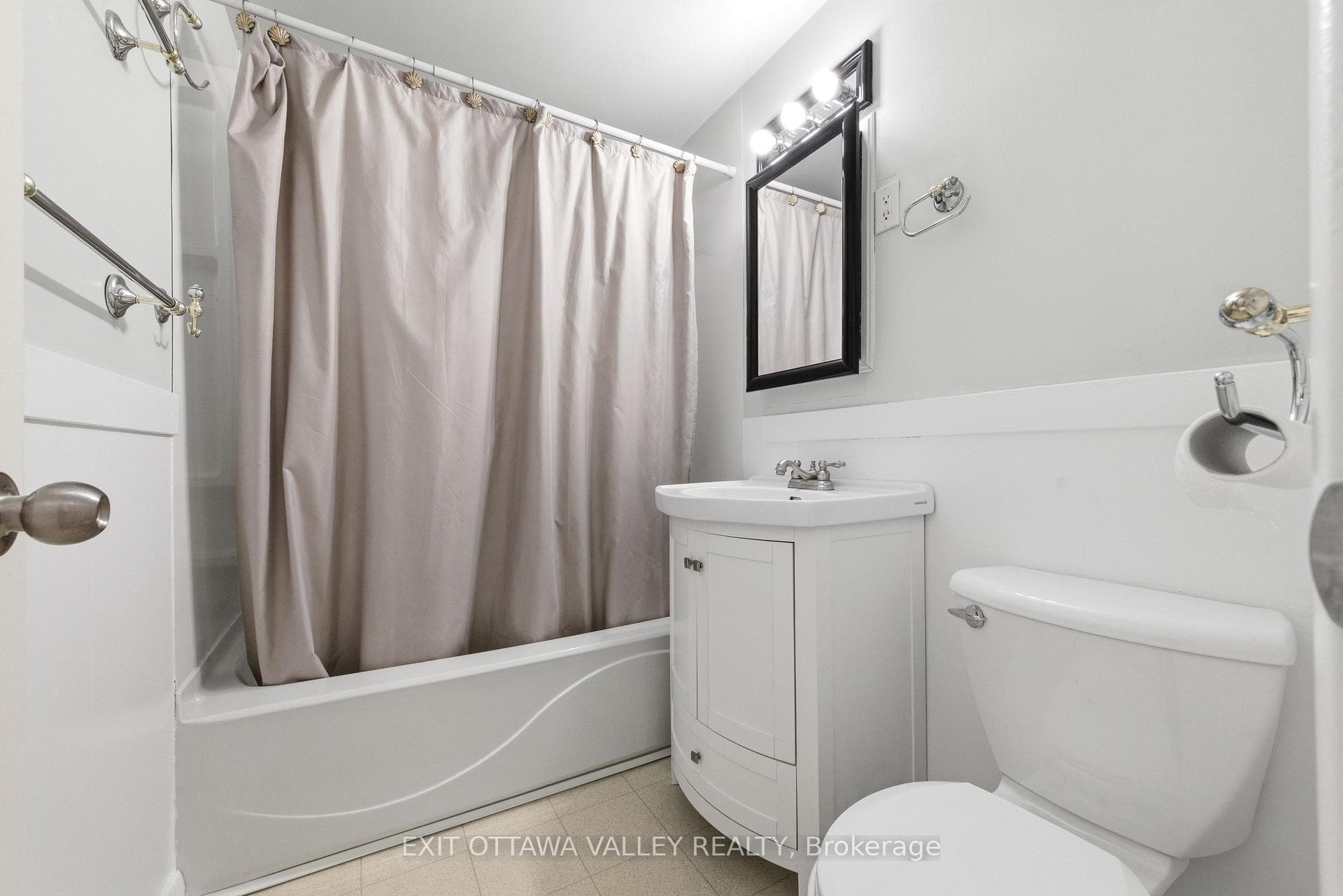 22 Cabot Place photo 26