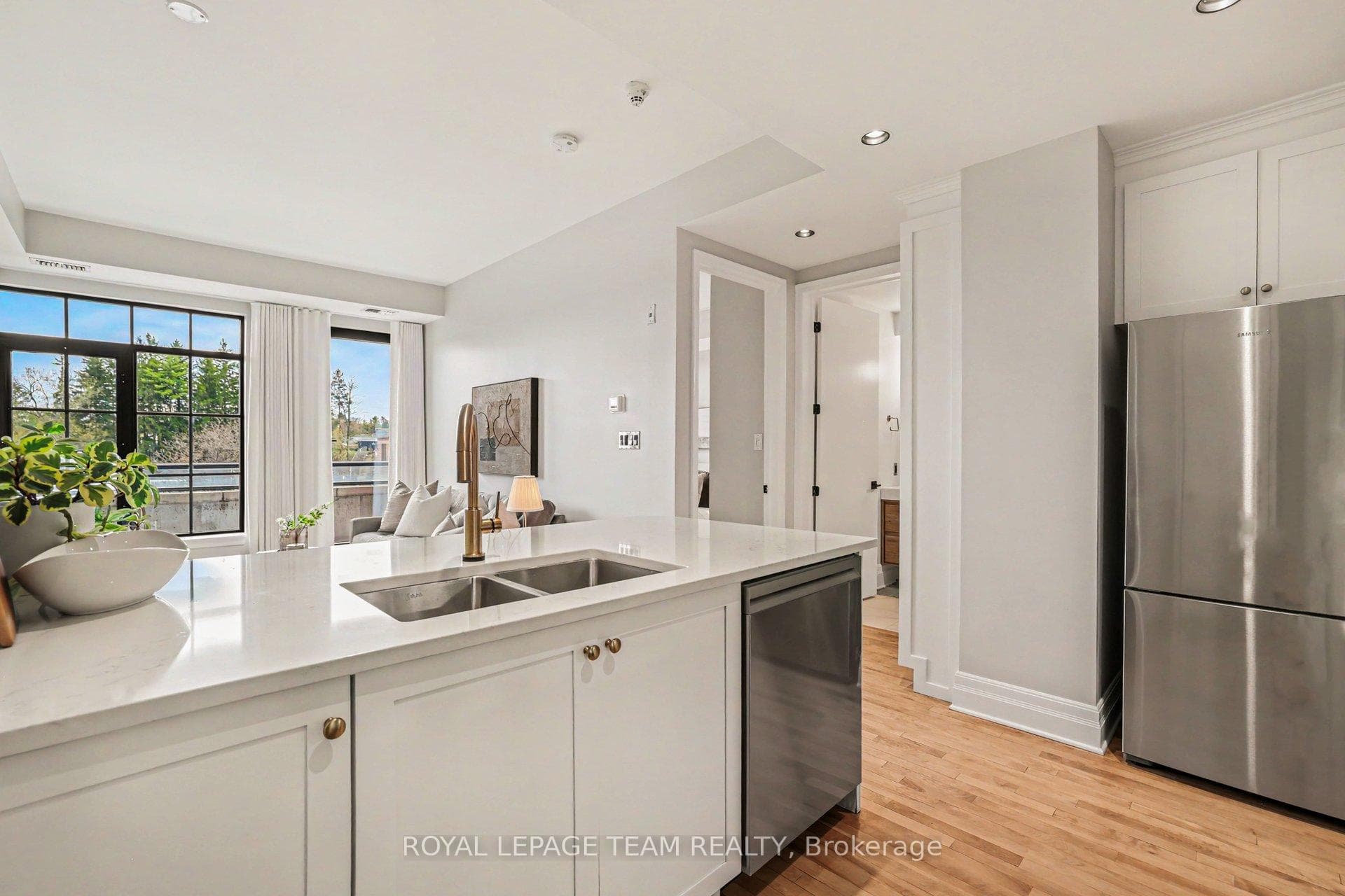 330 Loretta Avenue Unit 301 photo 16