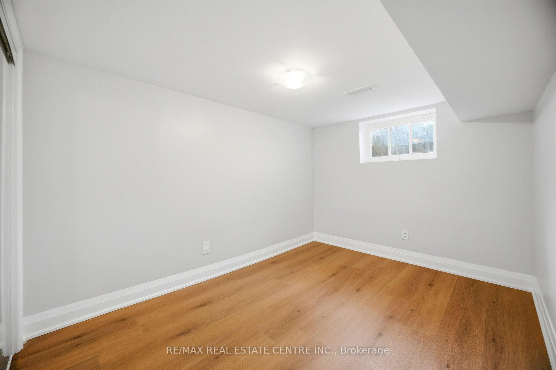90 Holton Avenue photo 43