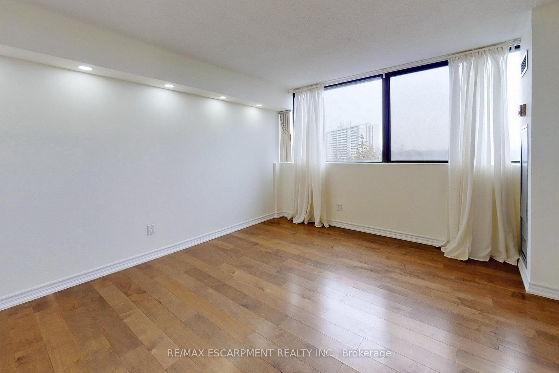 133 Torresdale Avenue Unit 605 photo 22