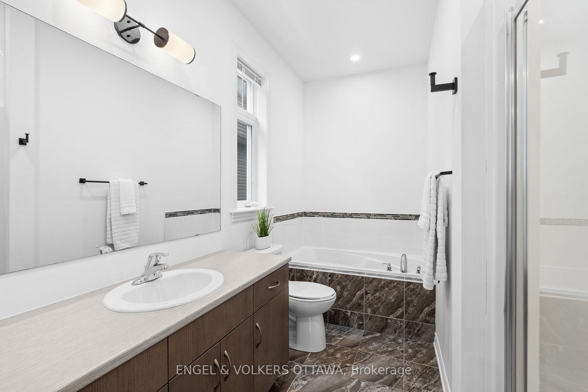 4 piece ensuite