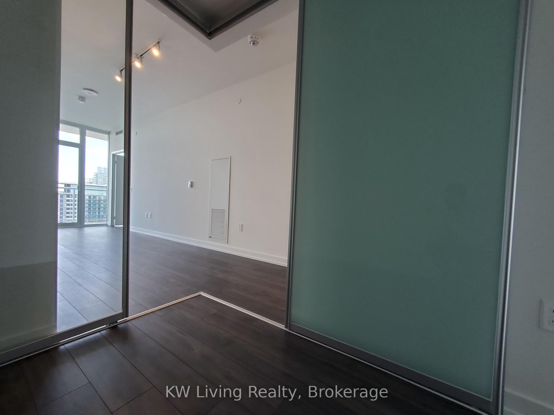 33 Helendale Avenue Unit 2504 photo 5