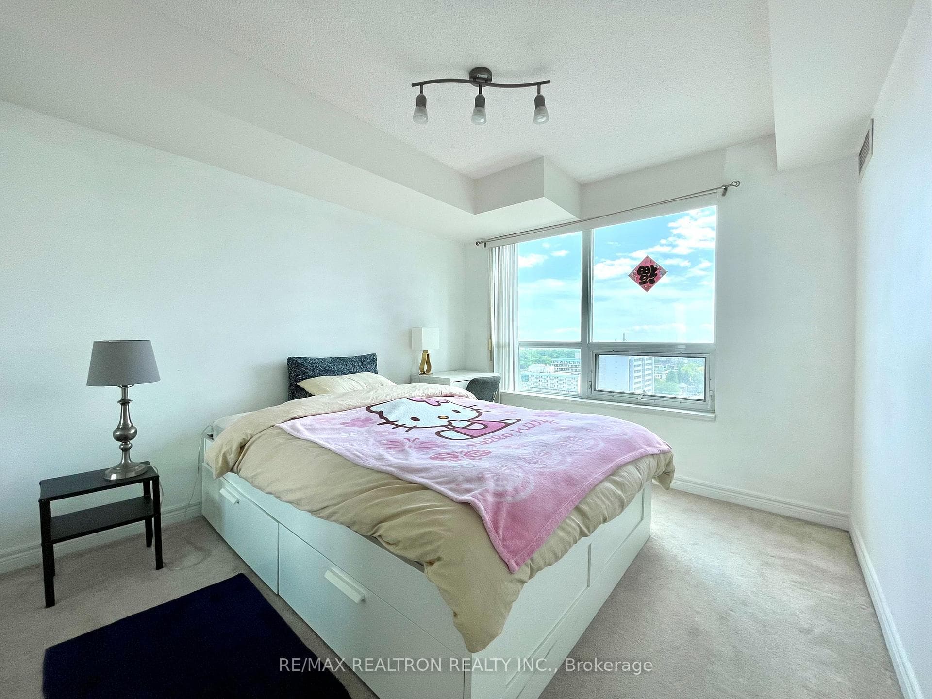 212 Eglinton Avenue Unit 1802 photo 8