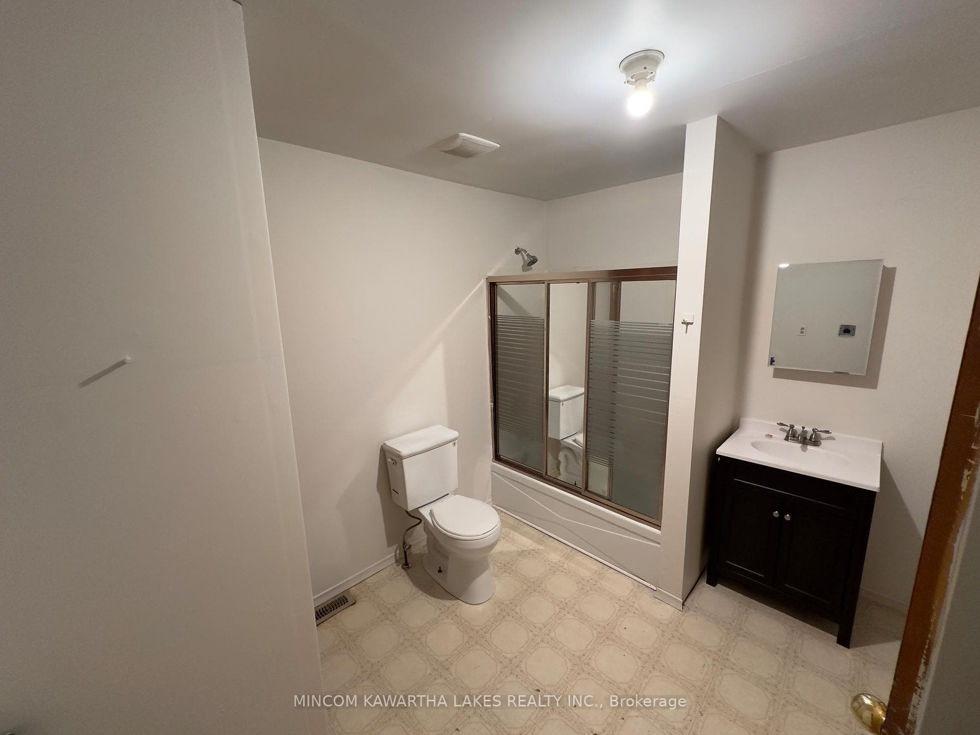 2748 Chalmers Avenue photo 11