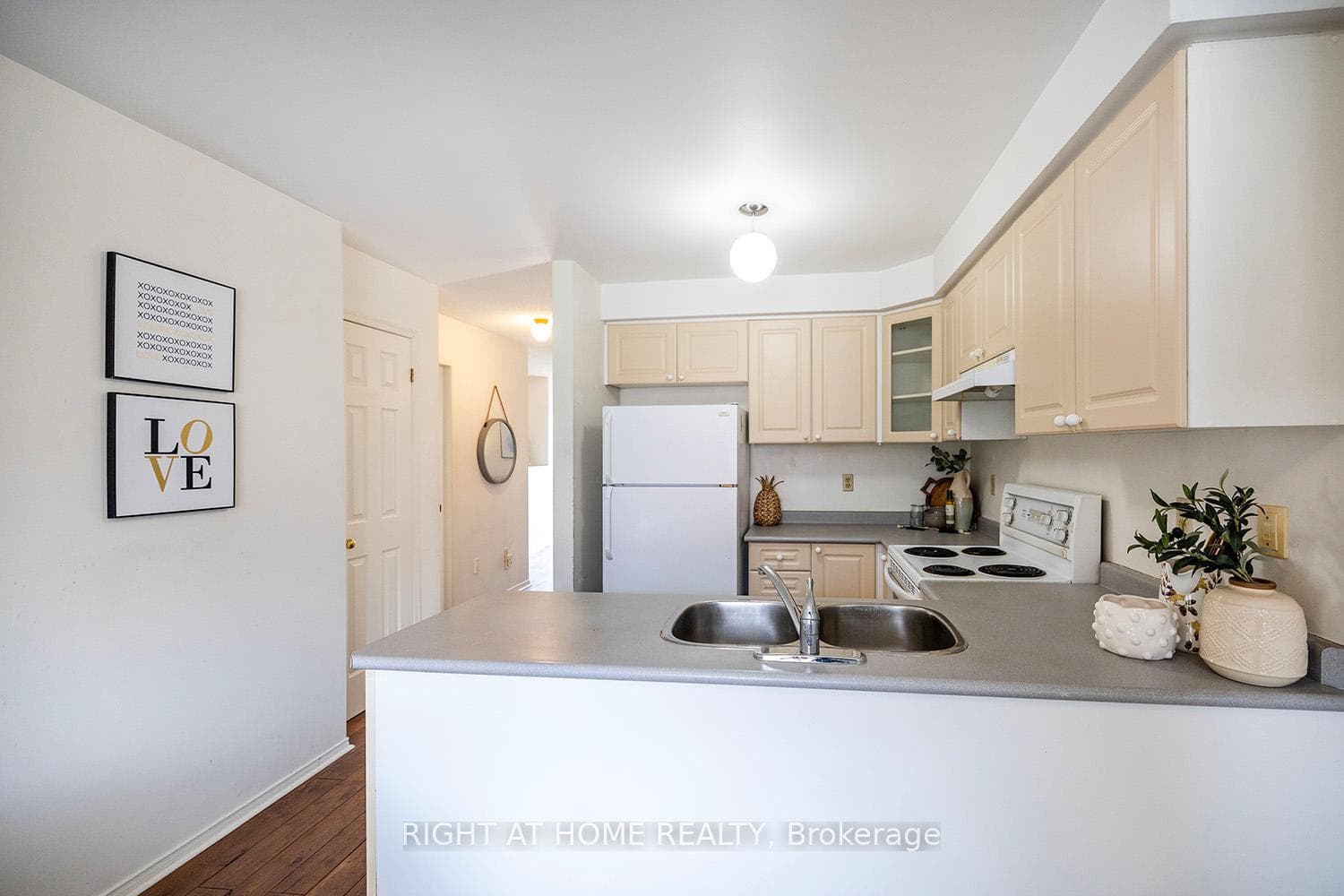 55 Abernethy Crescent photo 12