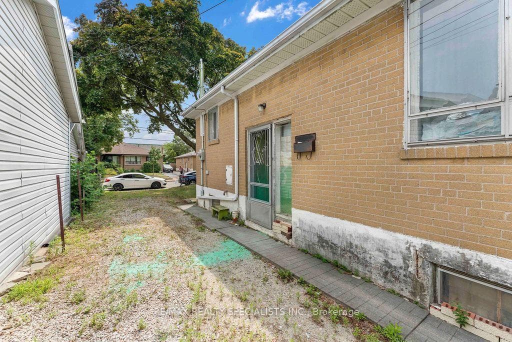 122 Cordella Avenue photo 29