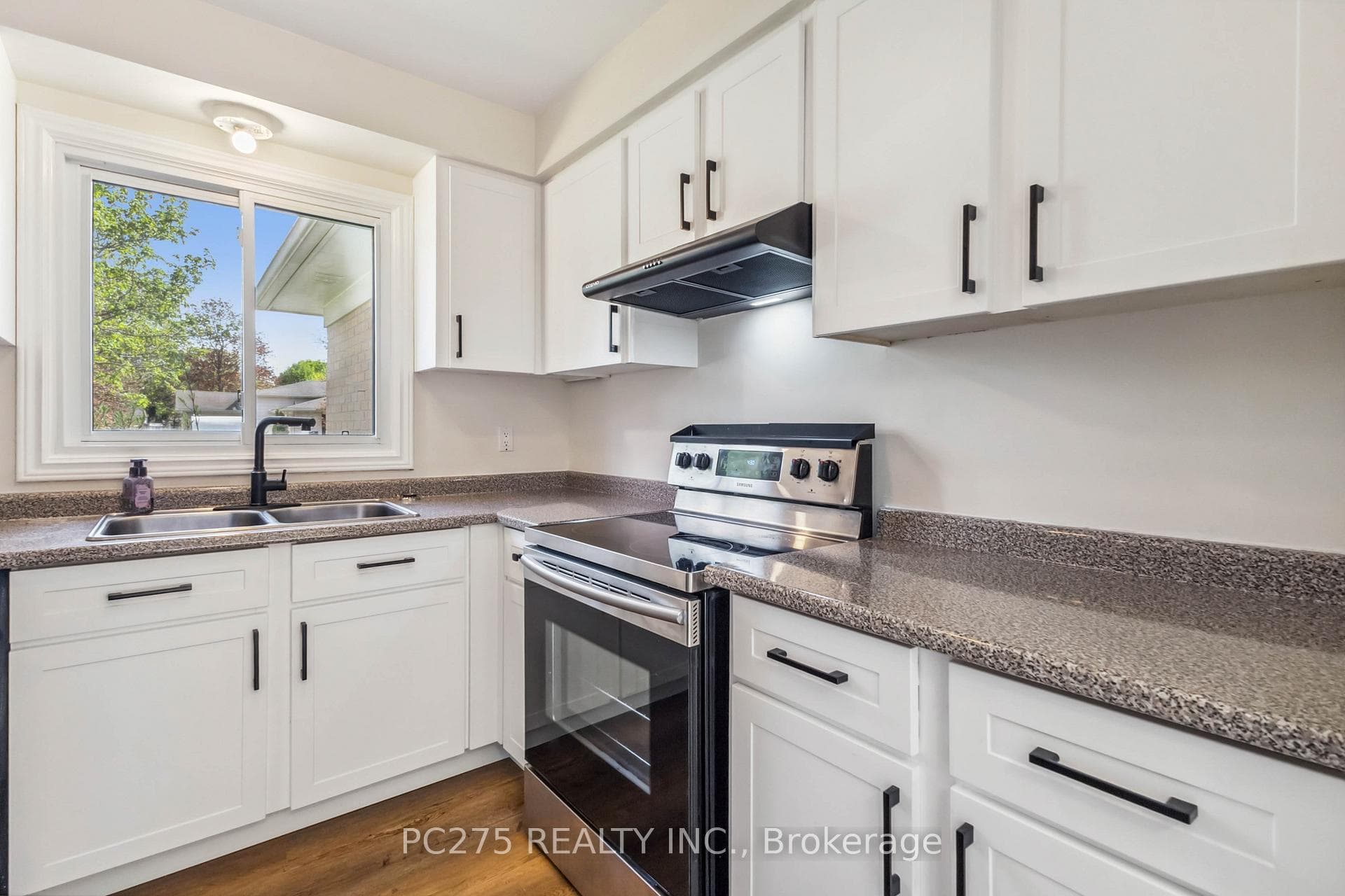 107 Inverary Crescent photo 14