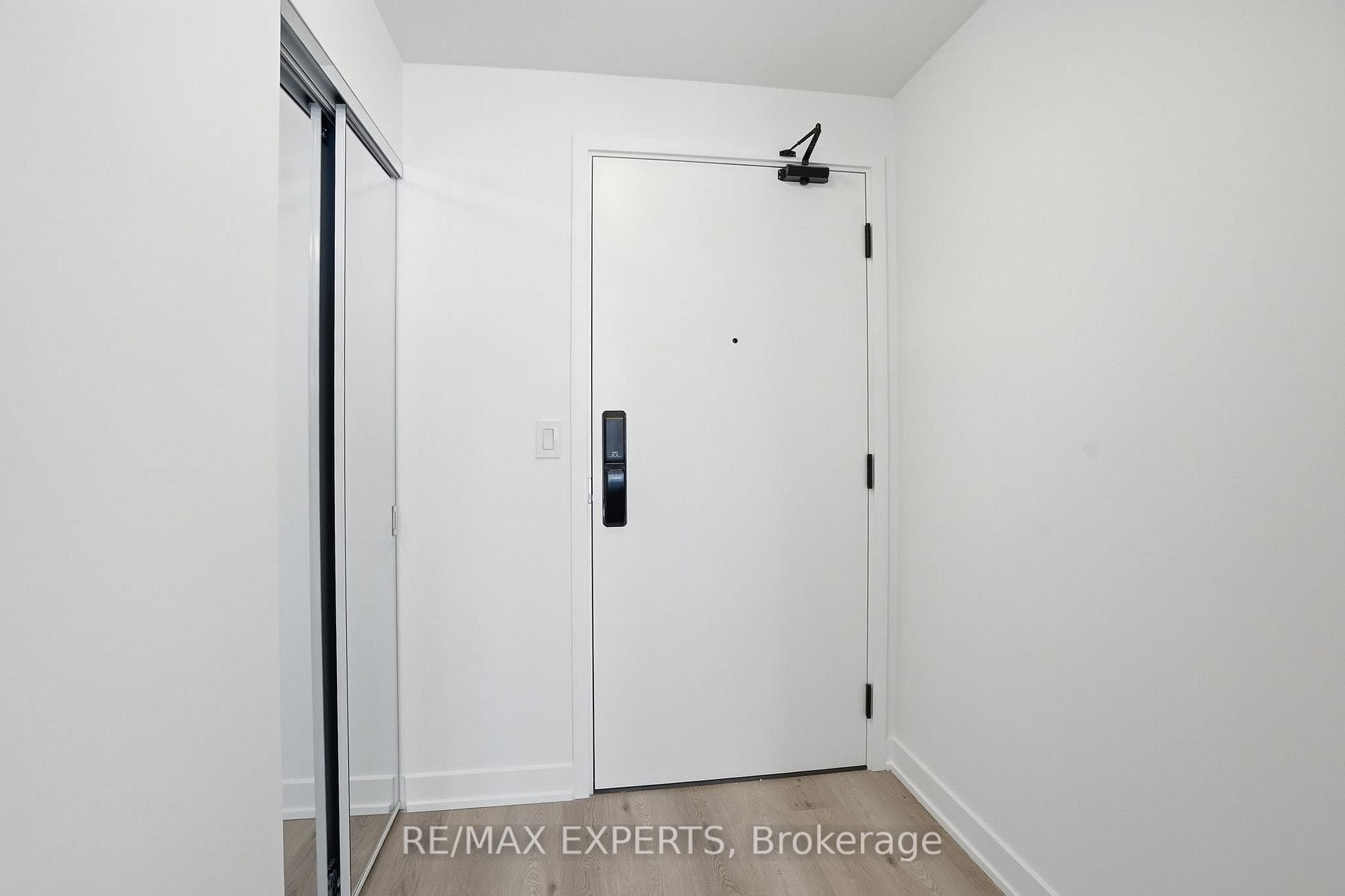 2075 Lakeshore Road Unit 2104 photo 5