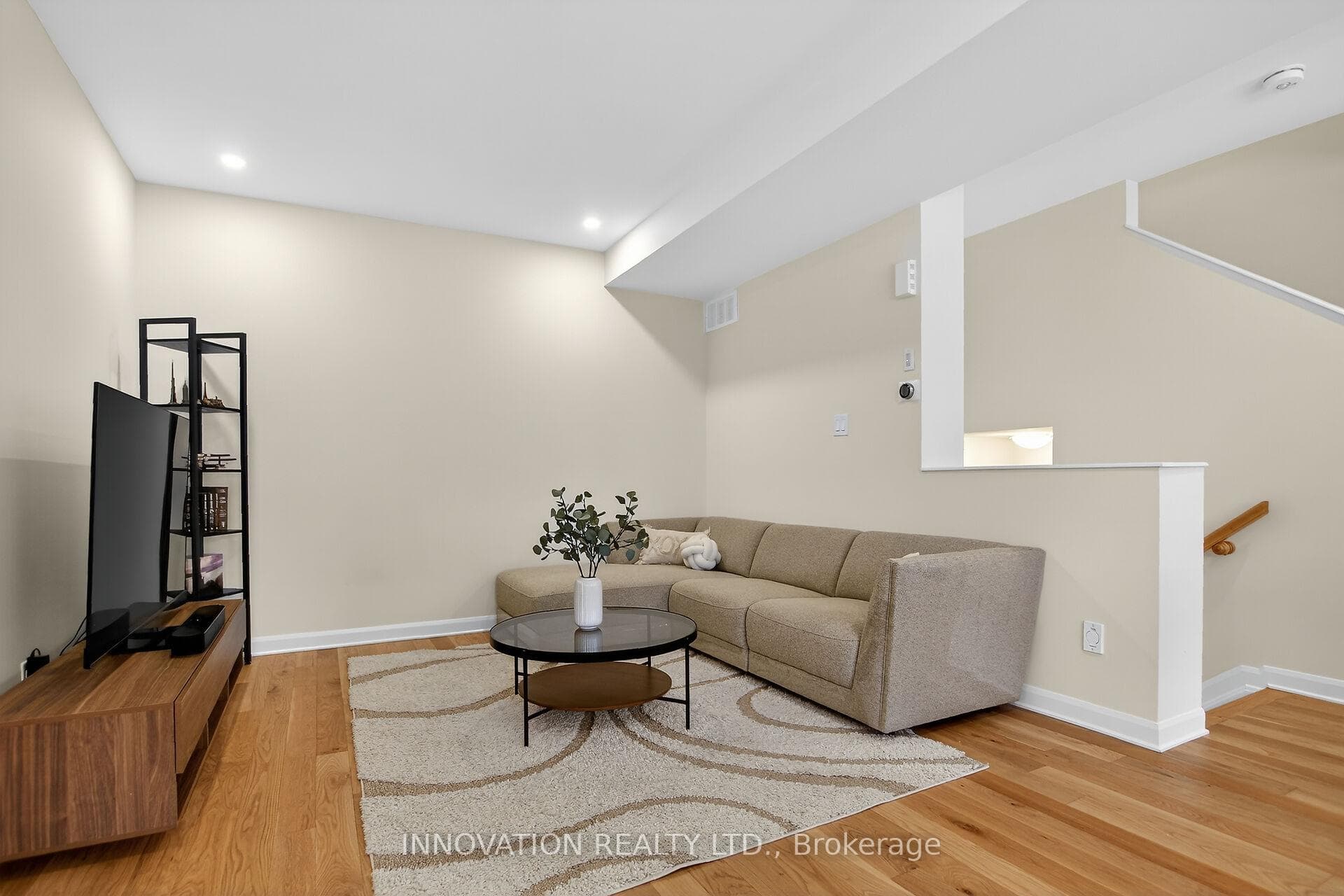 205 Attwell Private photo 10