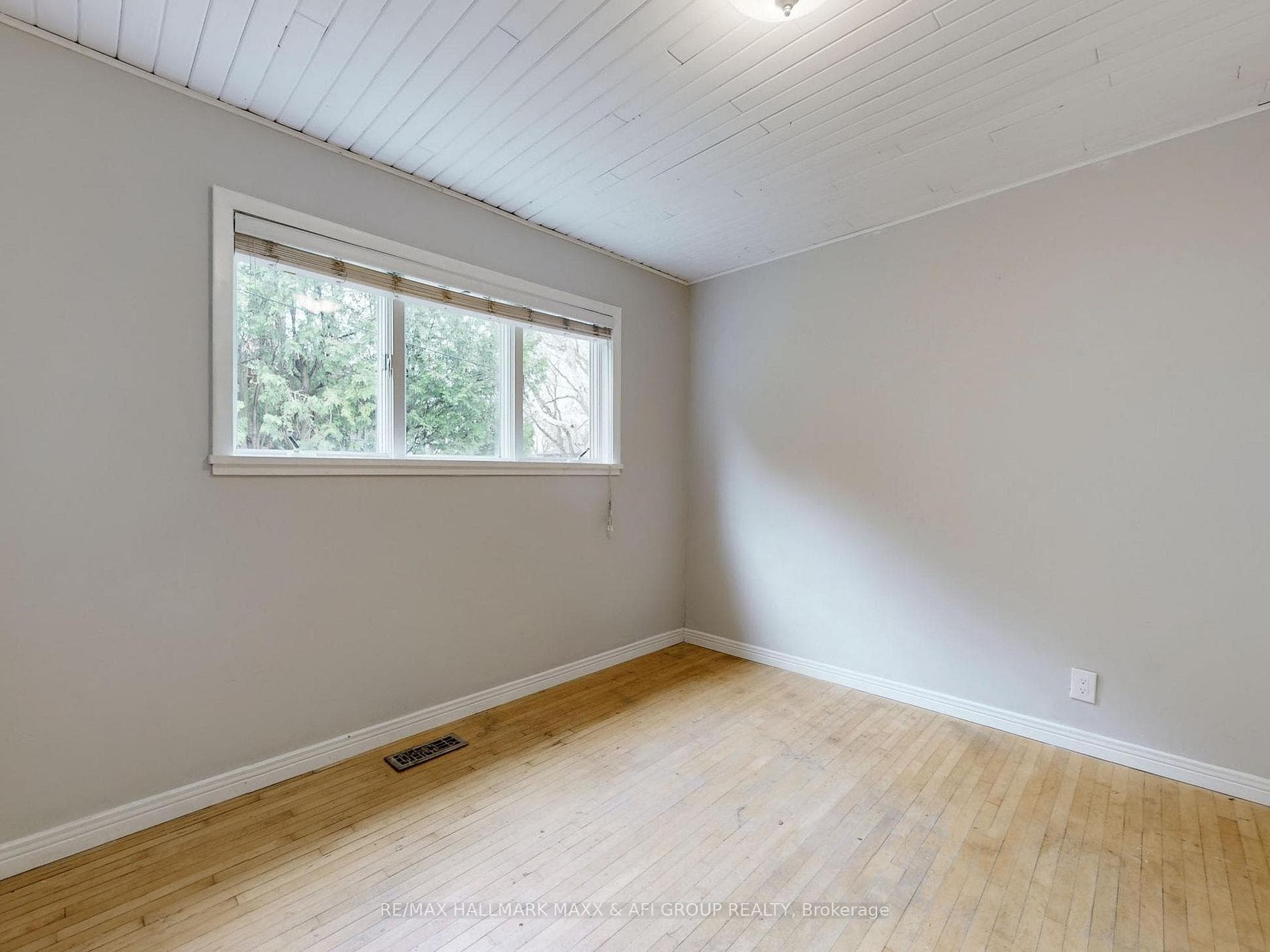 1036 Marley Crescent photo 18