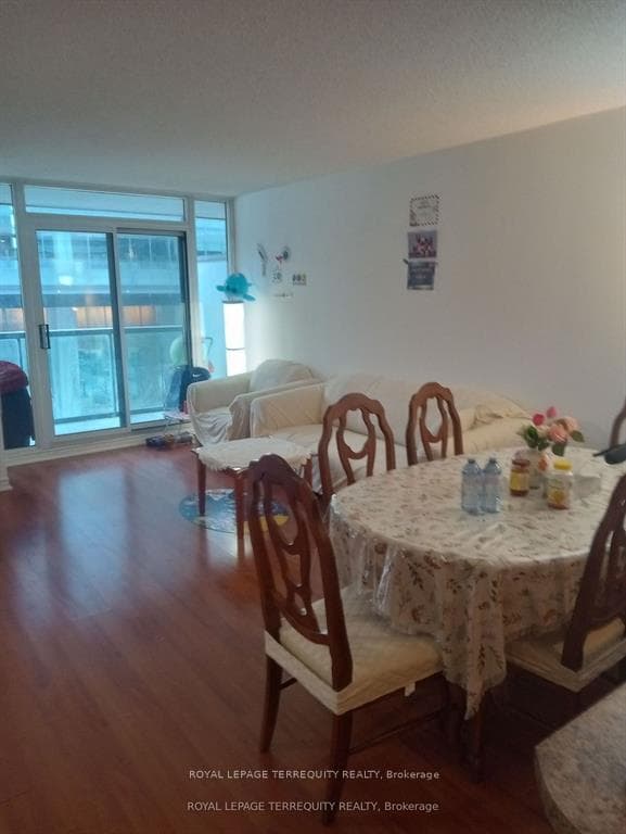 30 Grand Trunk Crescent Unit 503 photo 3