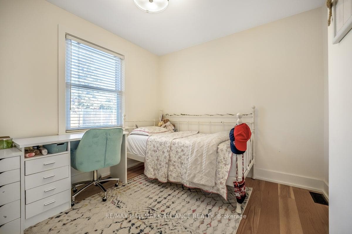 1061 Pinegrove Road photo 18